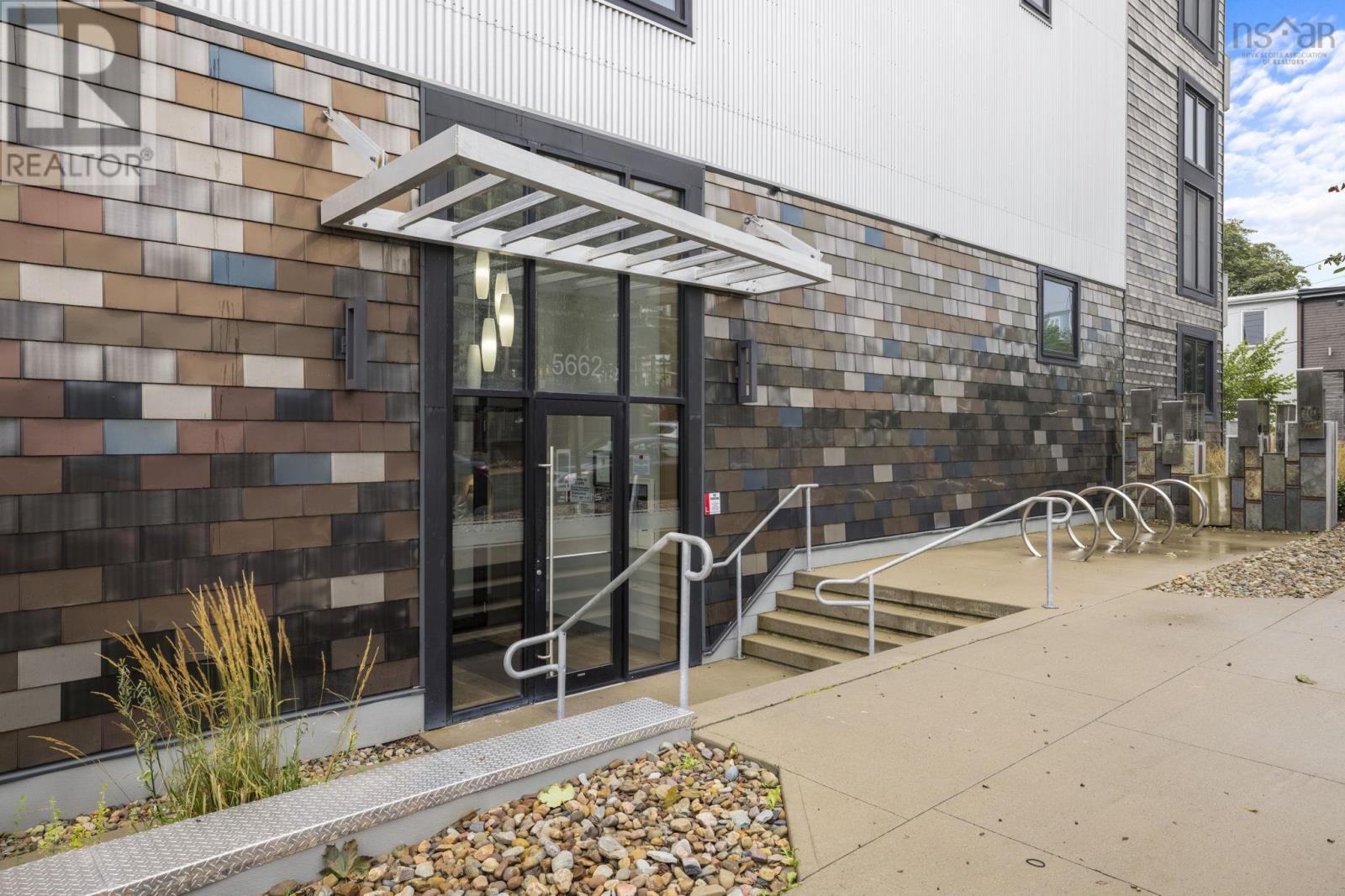 Property 2 of 30 of 307 5662 Roberts Street