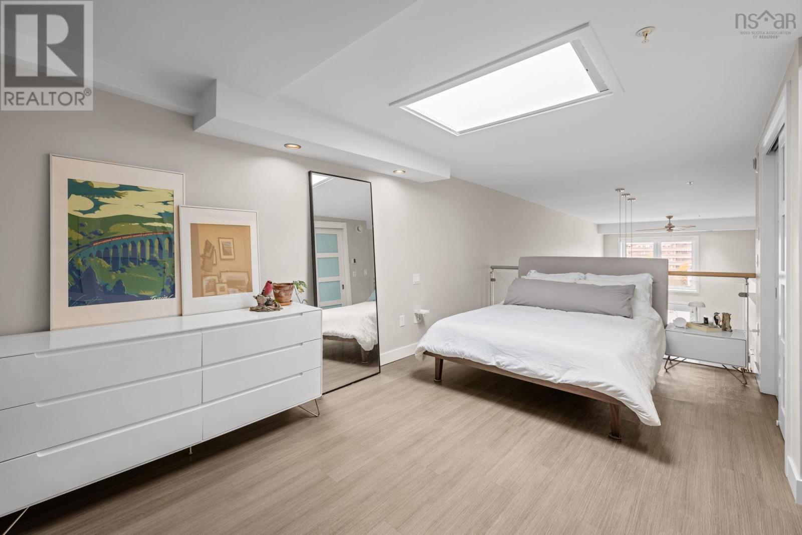 Property 21 of 30 of 307 5662 Roberts Street