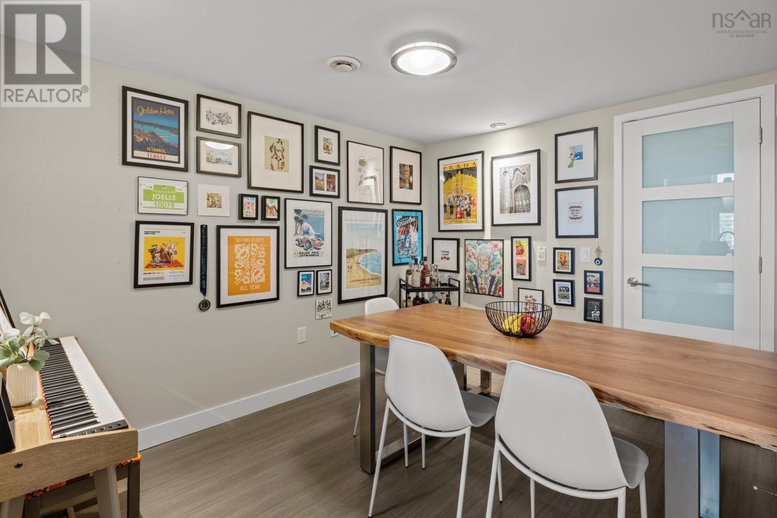 Property 16 of 30 of 307 5662 Roberts Street