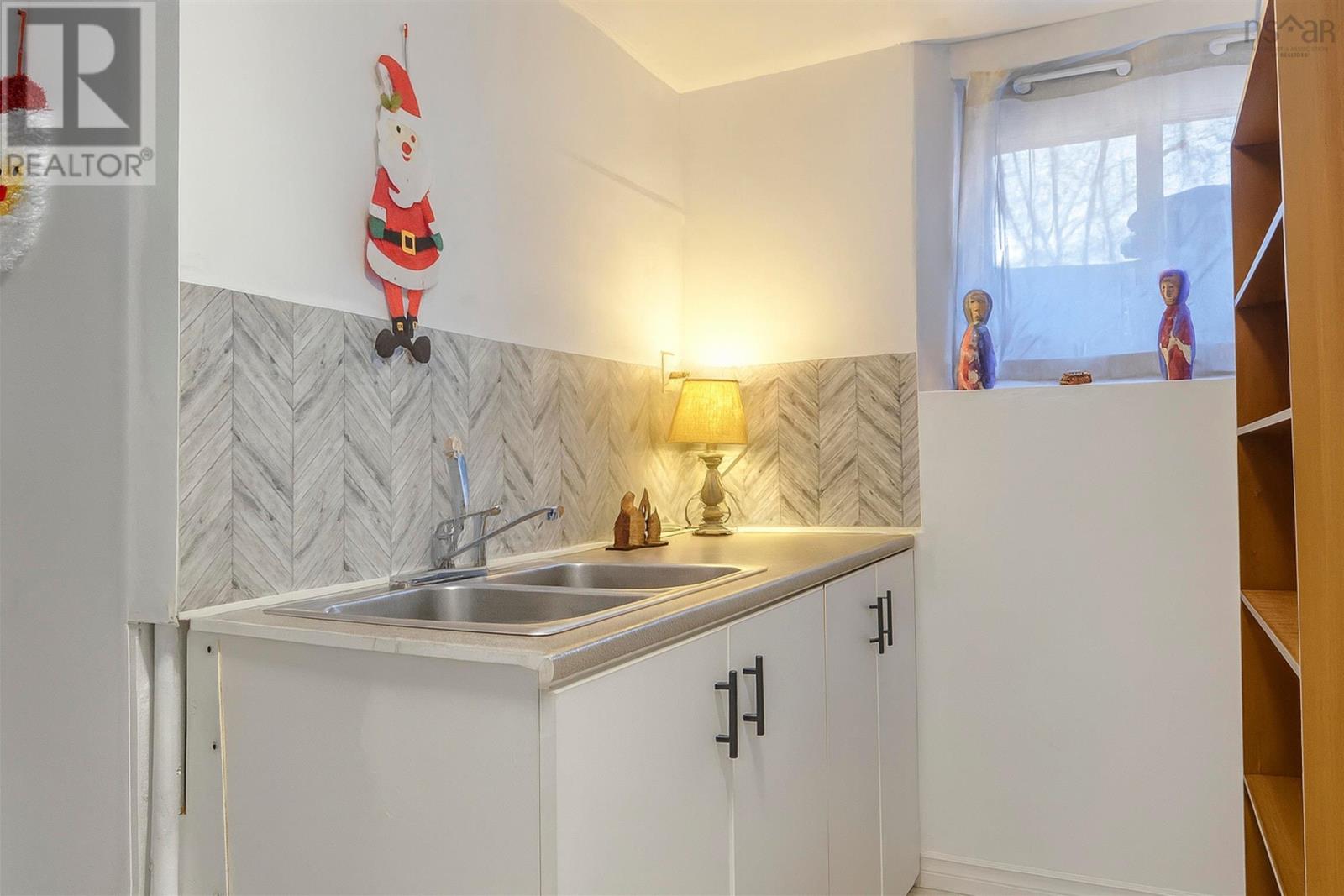 Property 26 of 28 of 32 Common Street