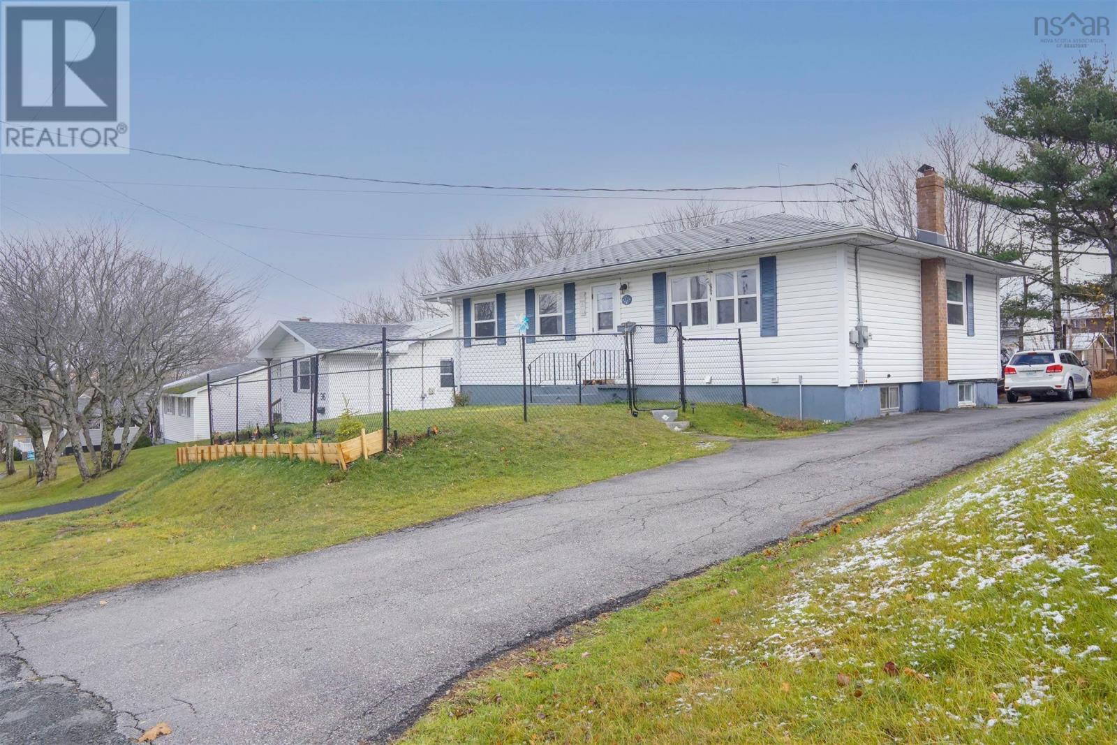 Property 27 of 28 of 32 Common Street