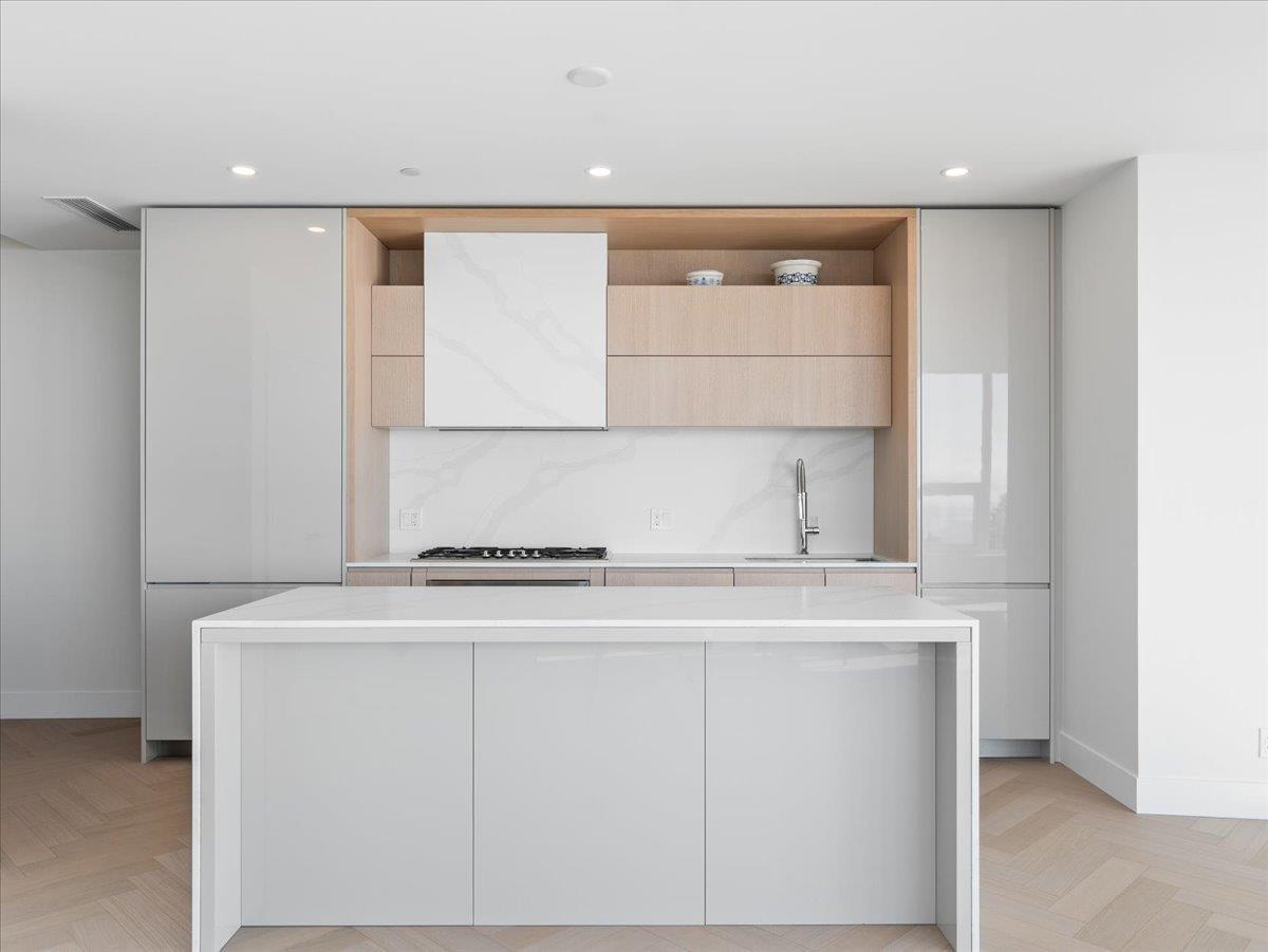 705 1342 JOHNSTON ROAD, White Rock