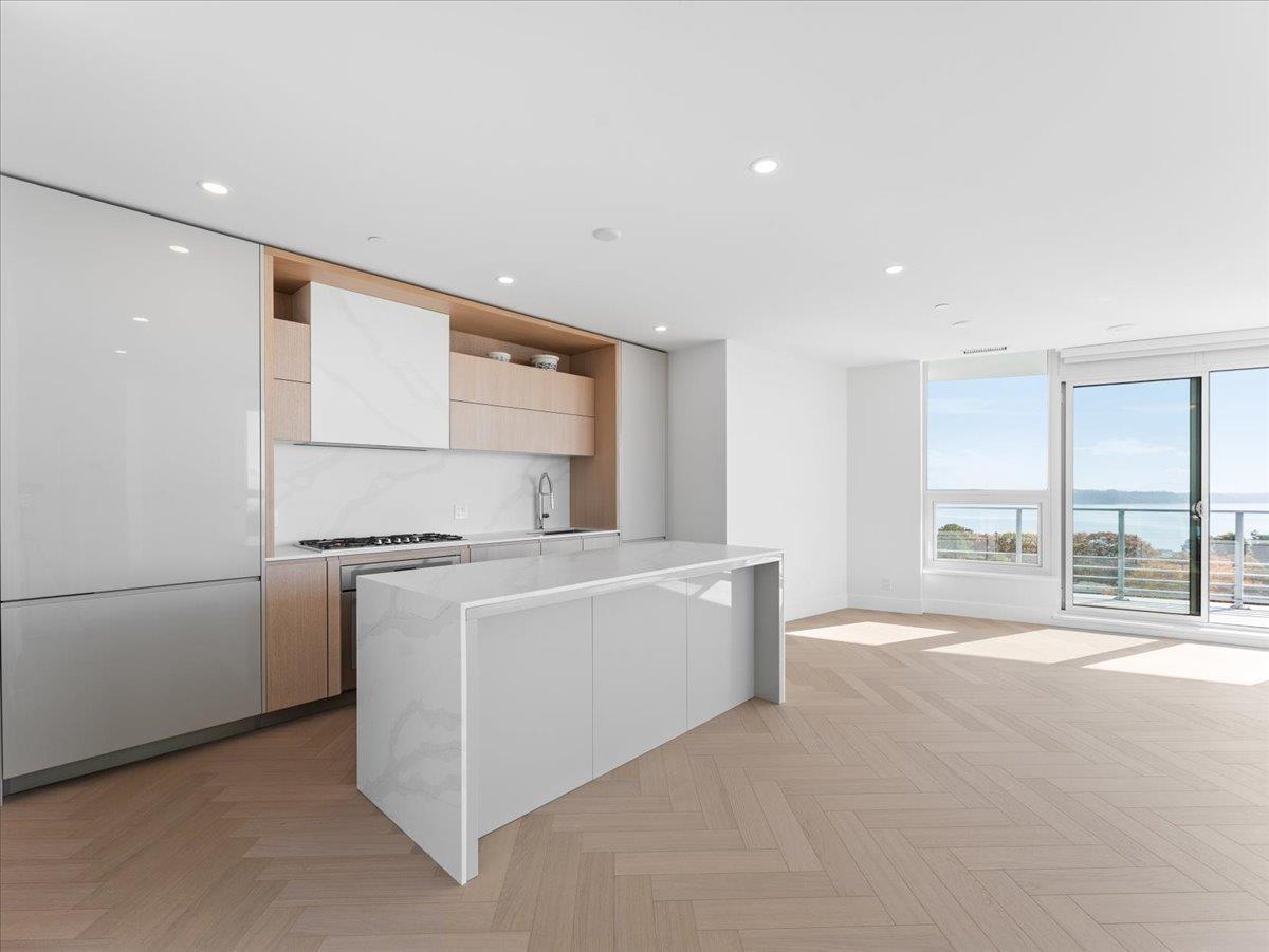 705 1342 JOHNSTON ROAD, White Rock