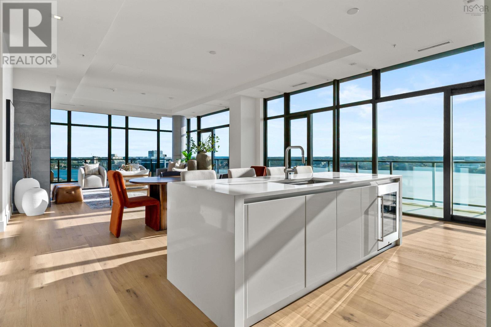 Property 11 of 51 of 2302 1650 Granville Street