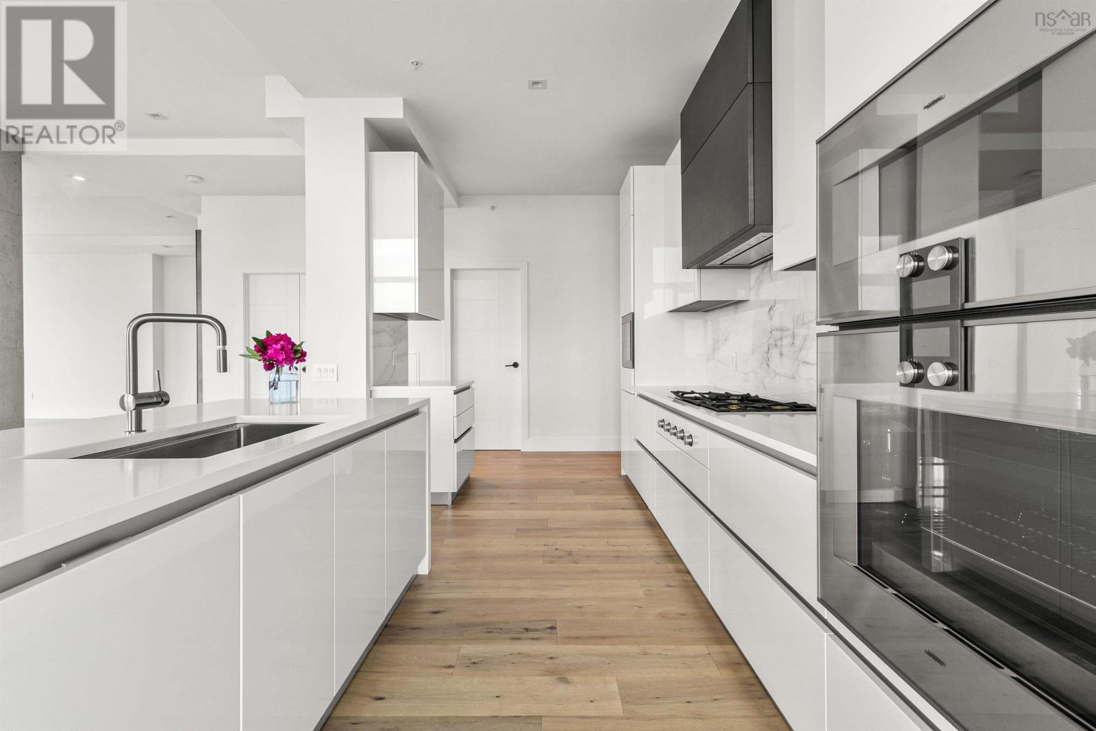 Property 7 of 49 of 2303 1650 Granville Street