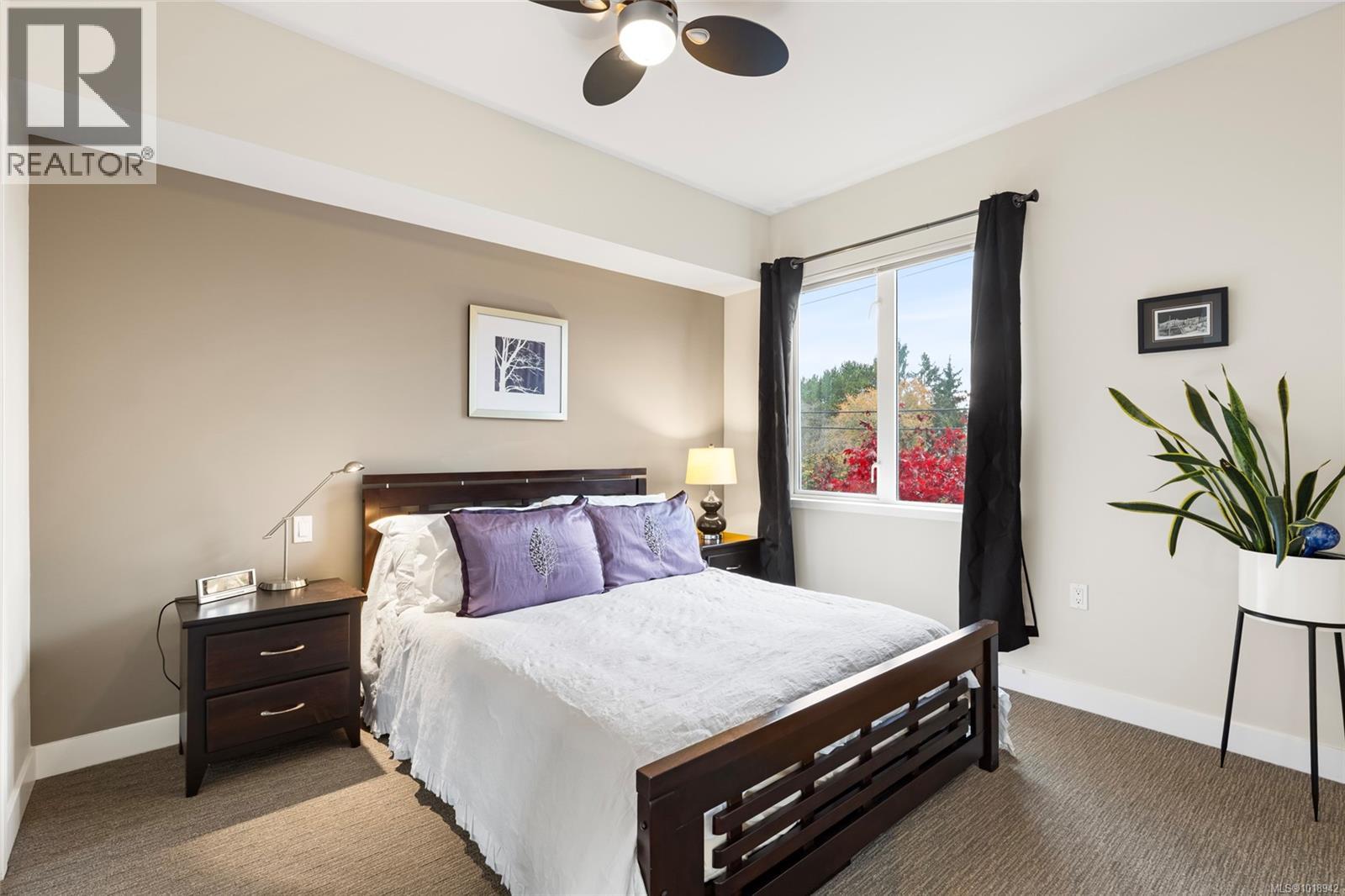 206 4040 Borden Street, Saanich