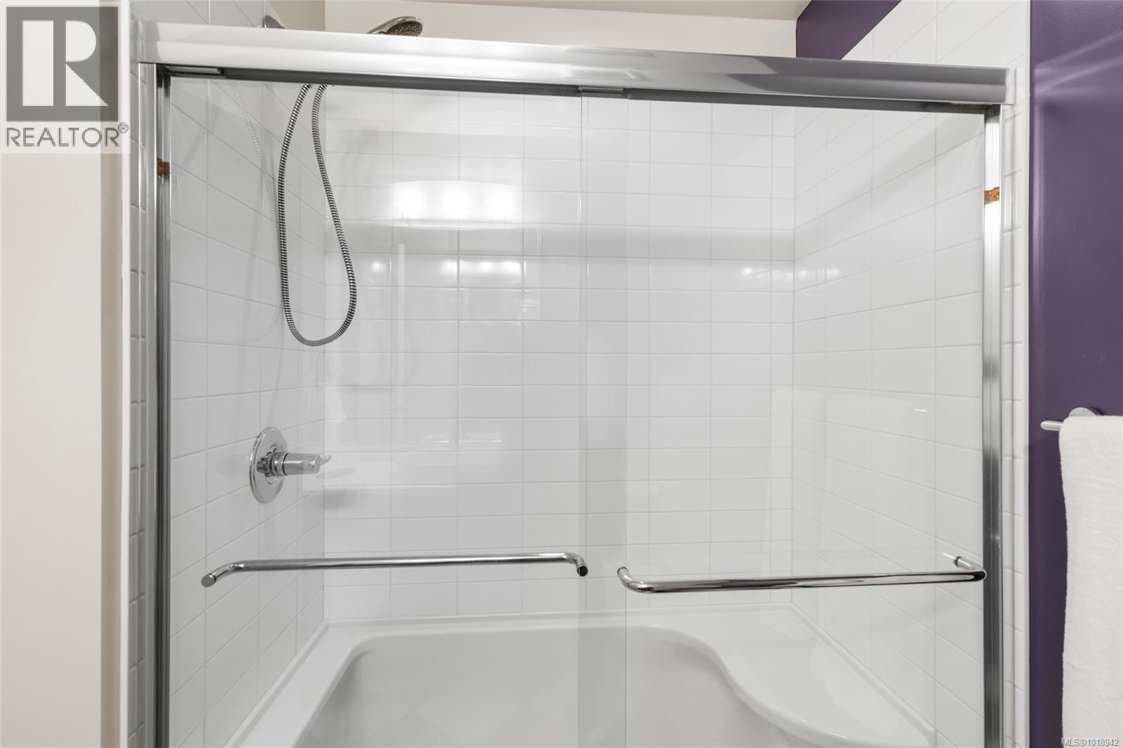 206 4040 Borden Street, Saanich