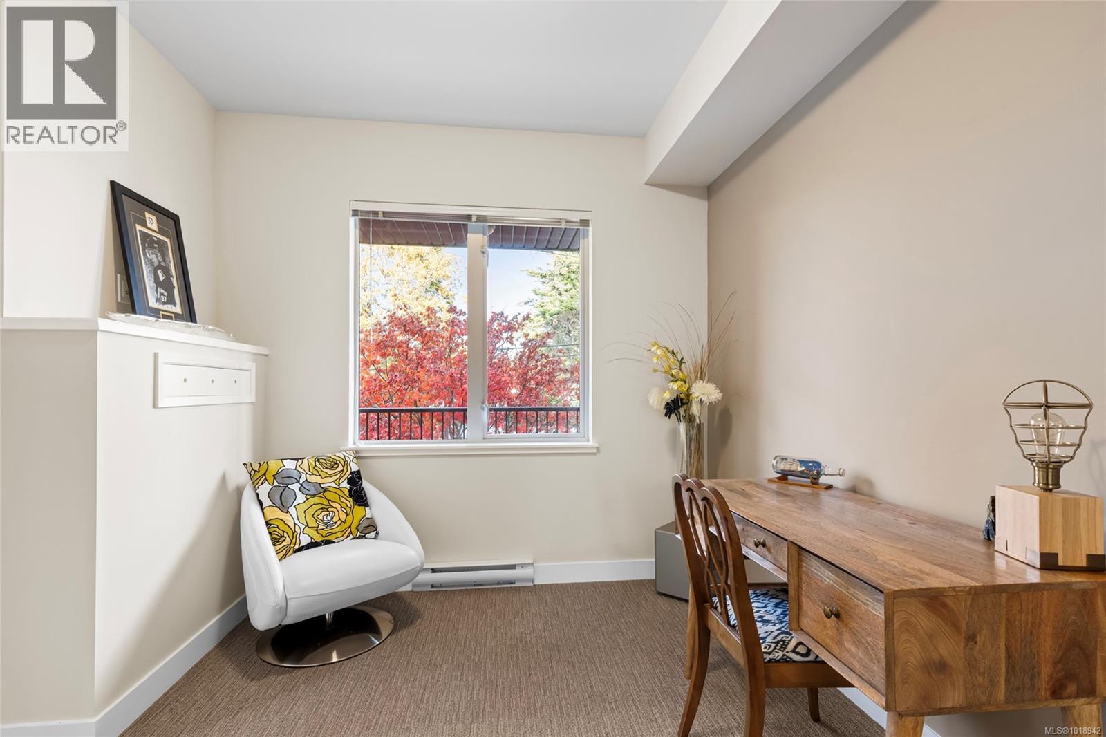 206 4040 Borden Street, Saanich