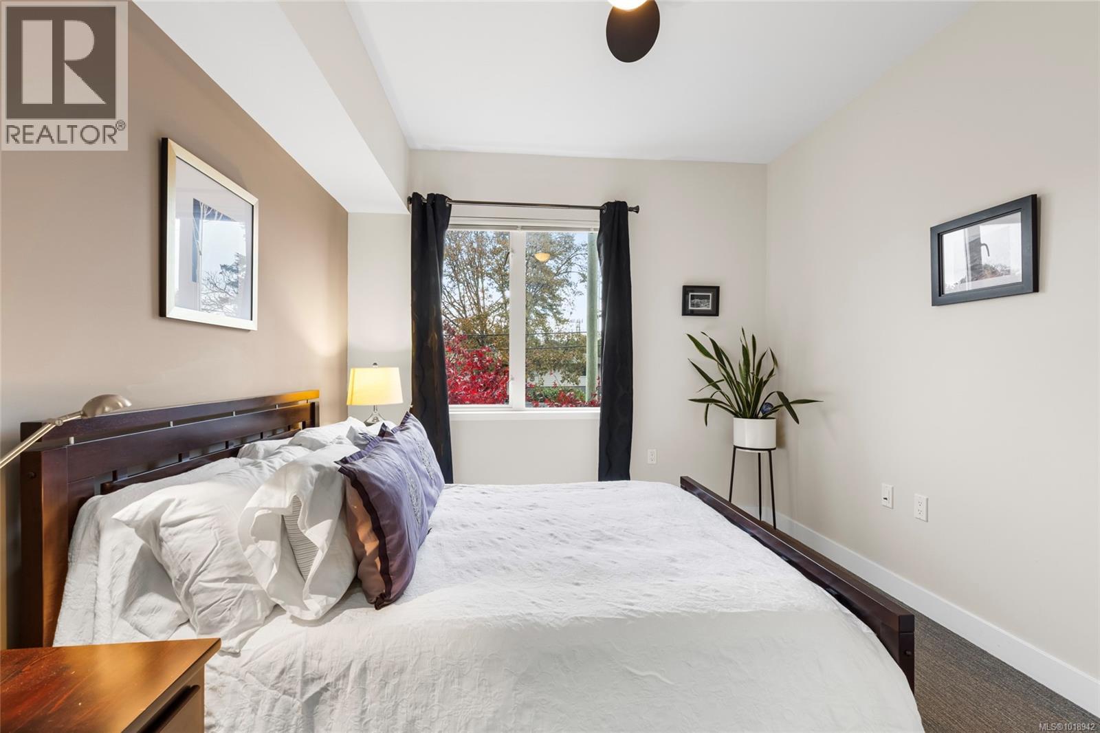 206 4040 Borden Street, Saanich