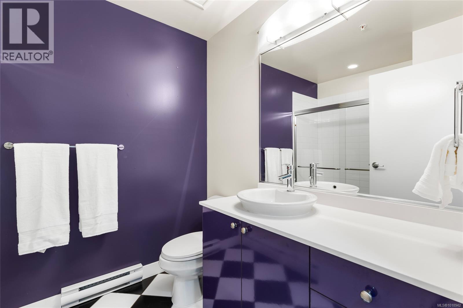 206 4040 Borden Street, Saanich