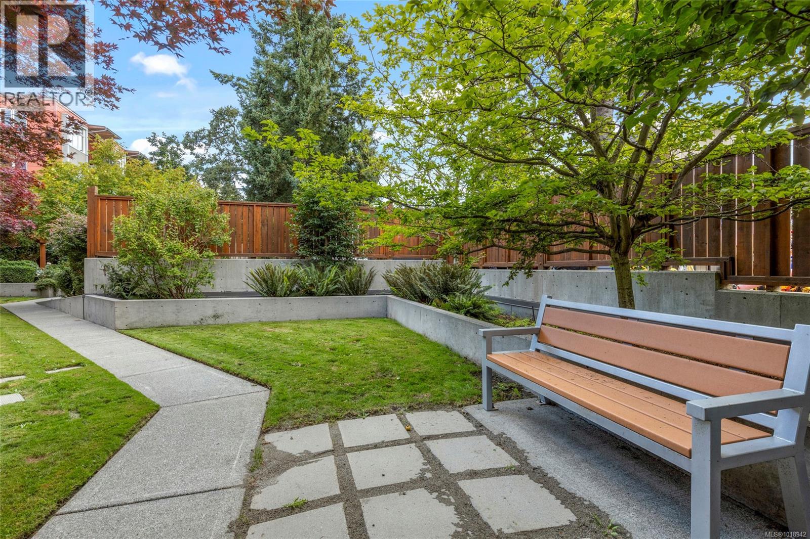 206 4040 Borden Street, Saanich