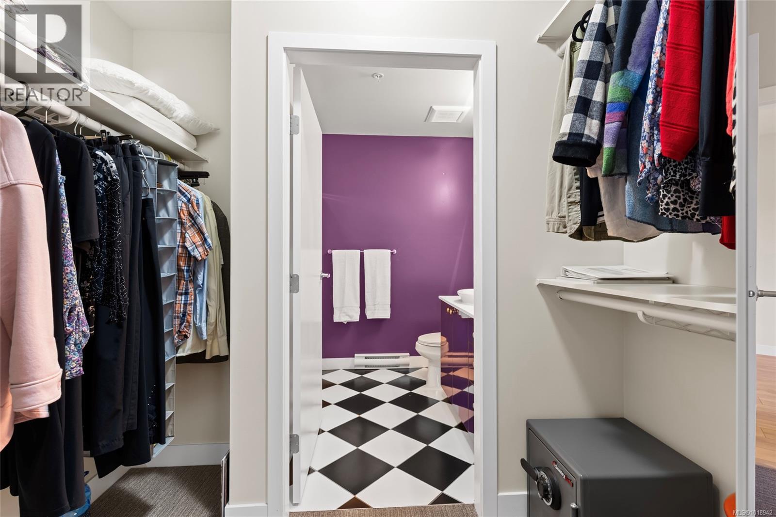 206 4040 Borden Street, Saanich