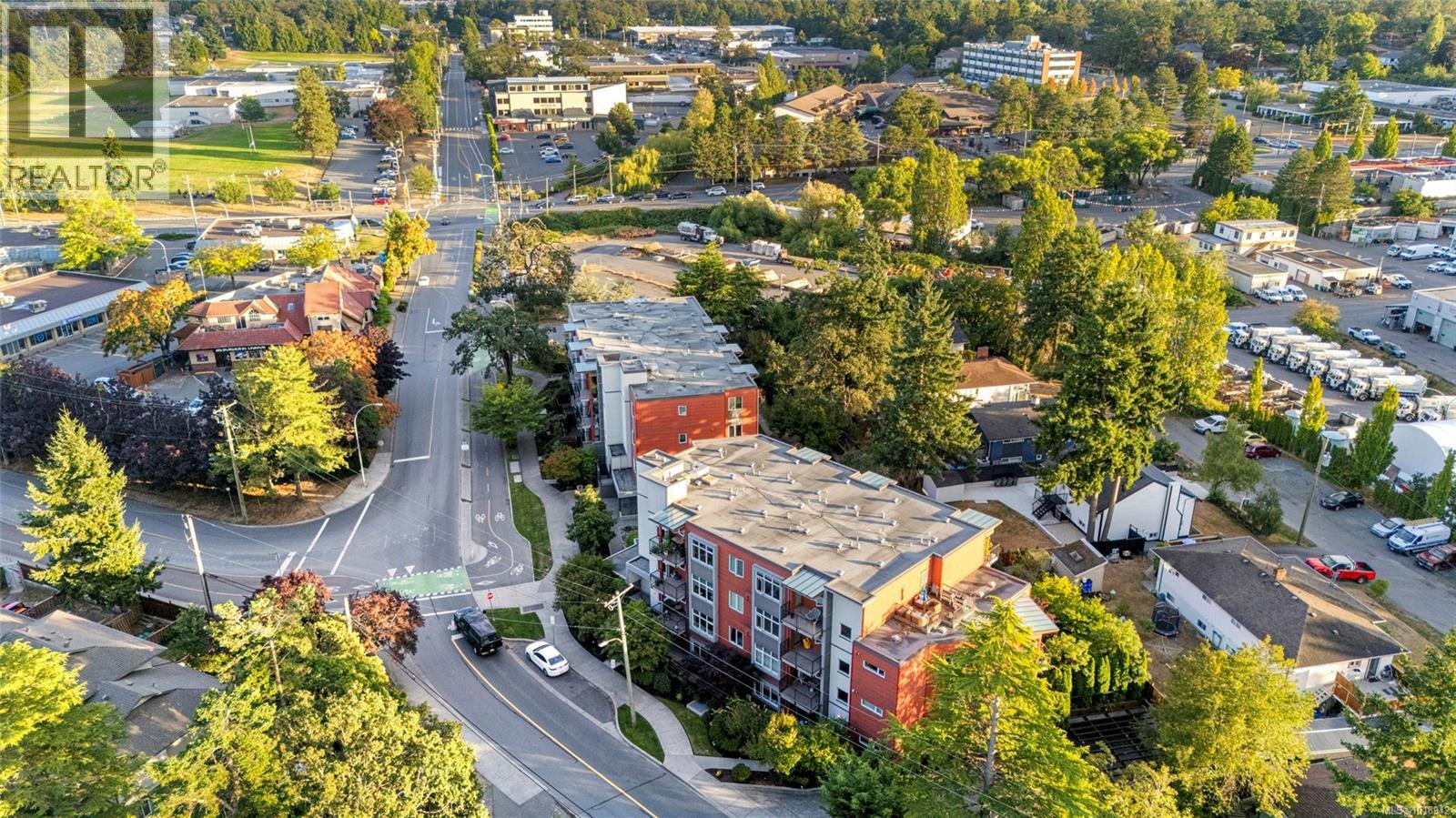 206 4040 Borden Street, Saanich