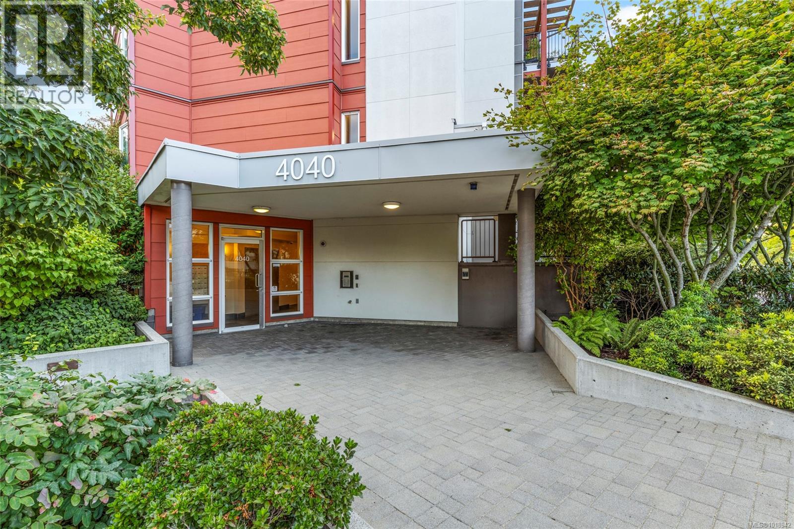 206 4040 Borden Street, Saanich