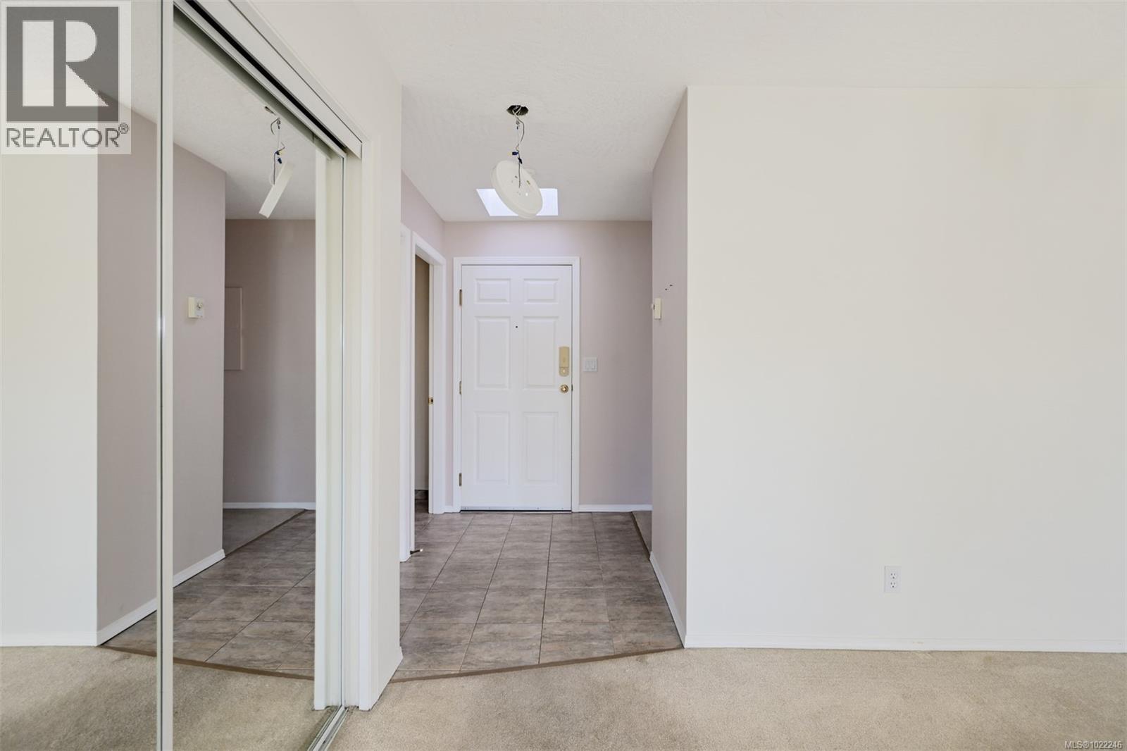 302 1007 Caledonia Ave, Victoria