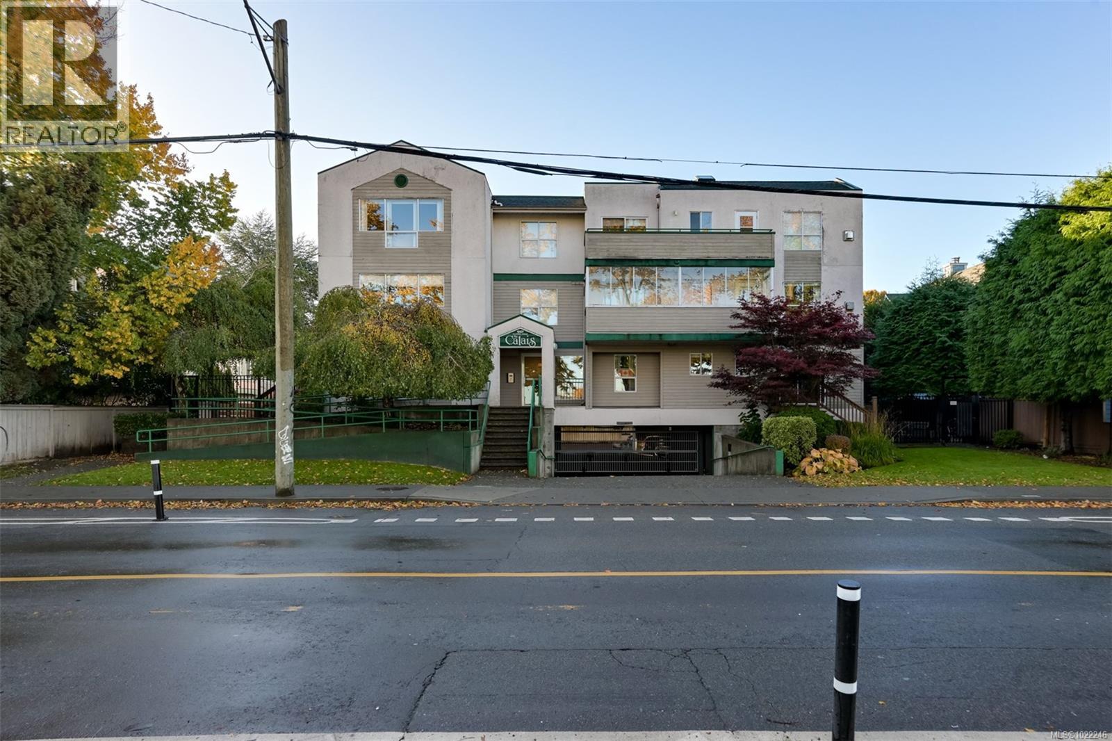 302 1007 Caledonia Ave, Victoria