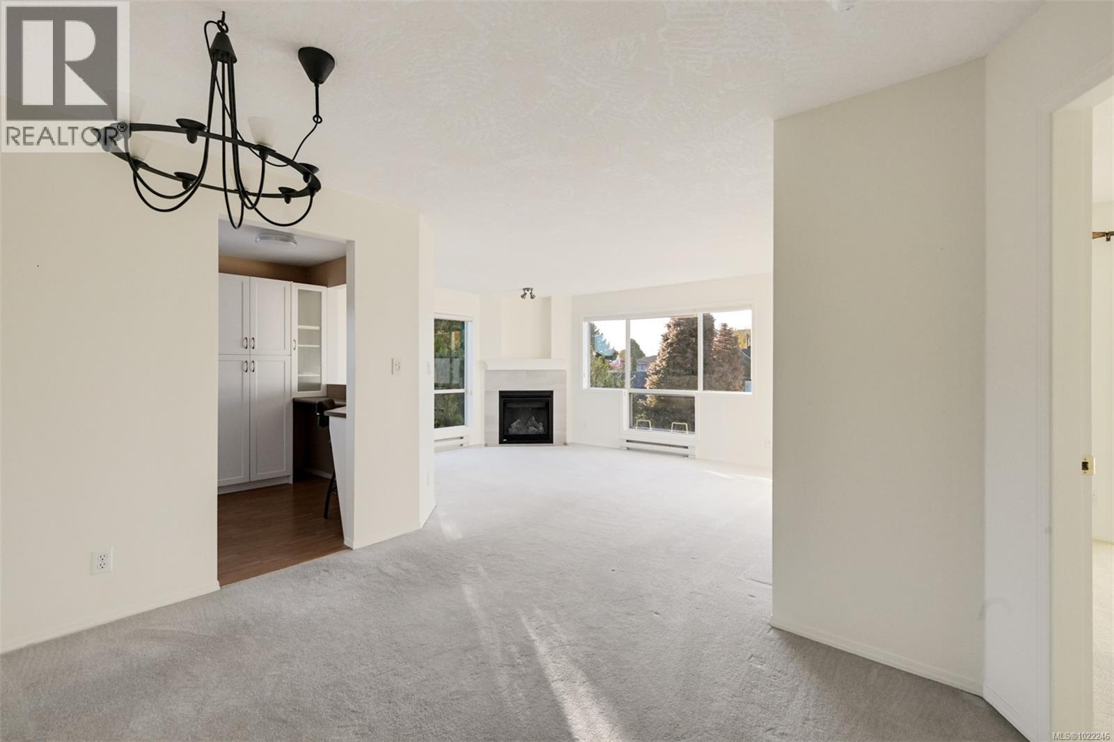 302 1007 Caledonia Ave, Victoria