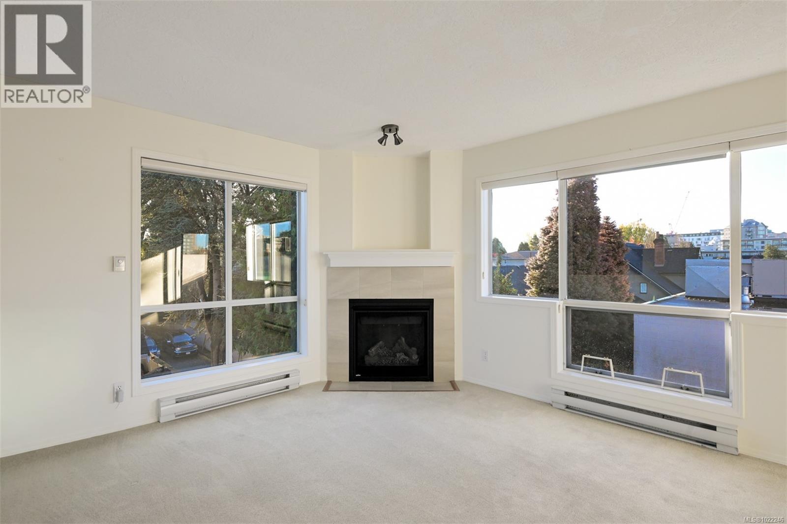 302 1007 Caledonia Ave, Victoria