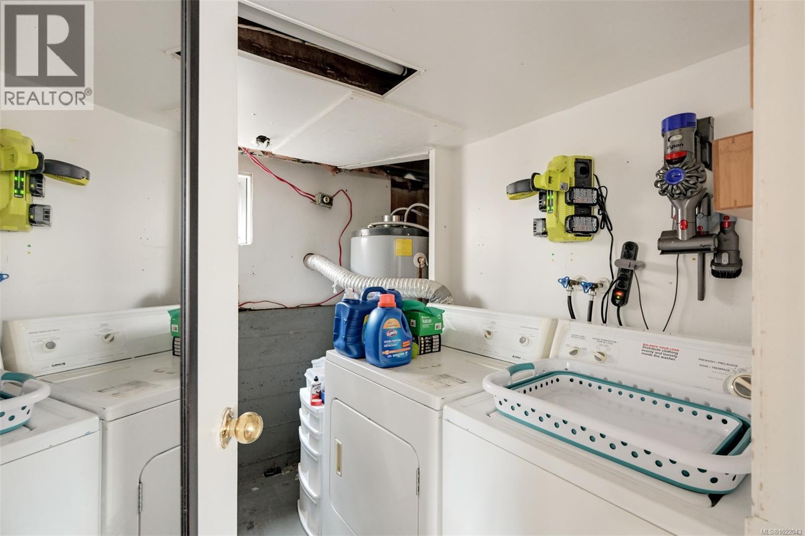  3883 Douglas Street, Saanich