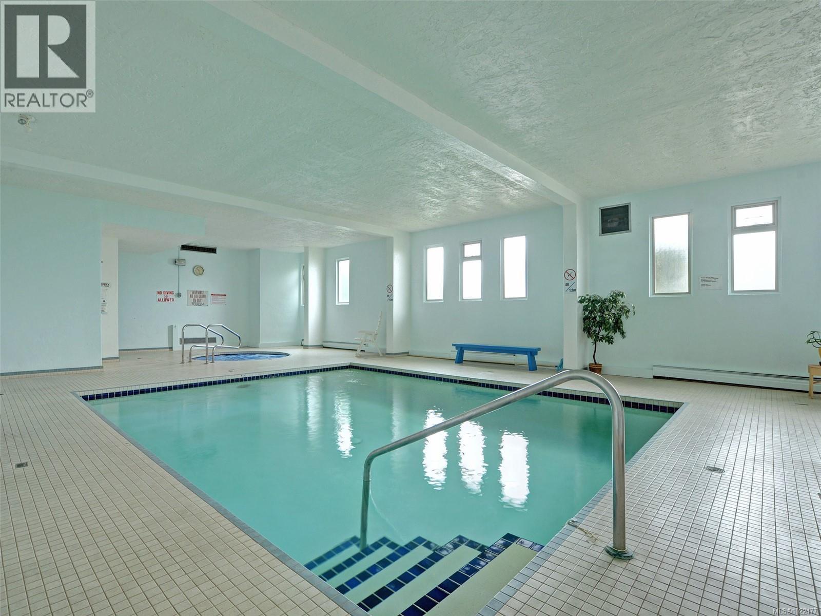 117 1680 Poplar Avenue, Saanich