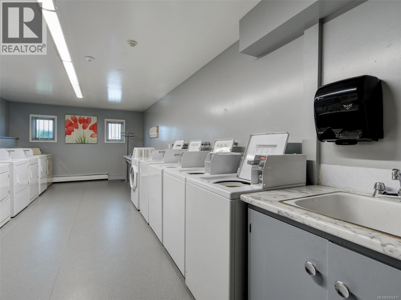 117 1680 Poplar Avenue, Saanich