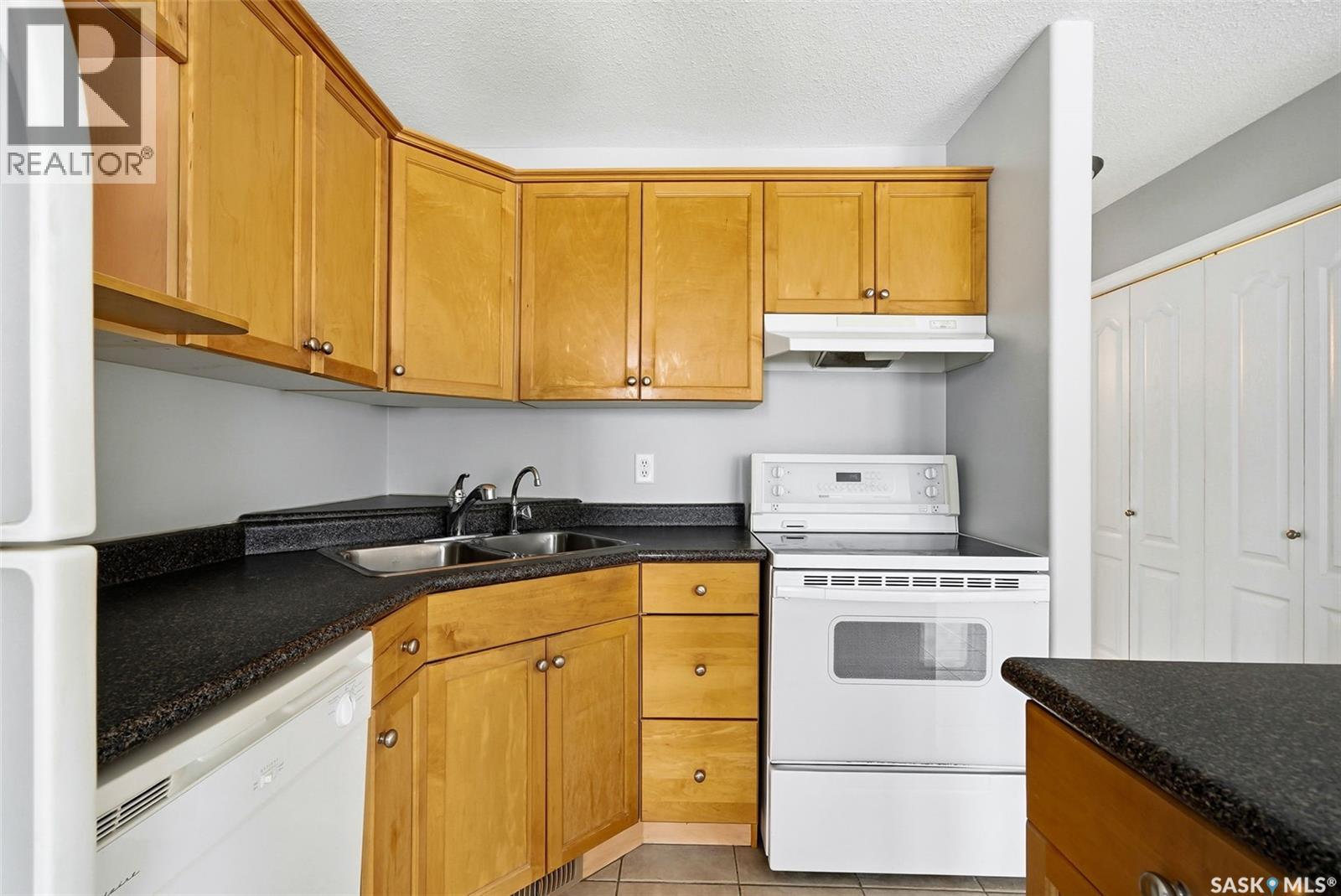 Single Family House Low rise for Sale in  Buckingham DRIVE E Regina 