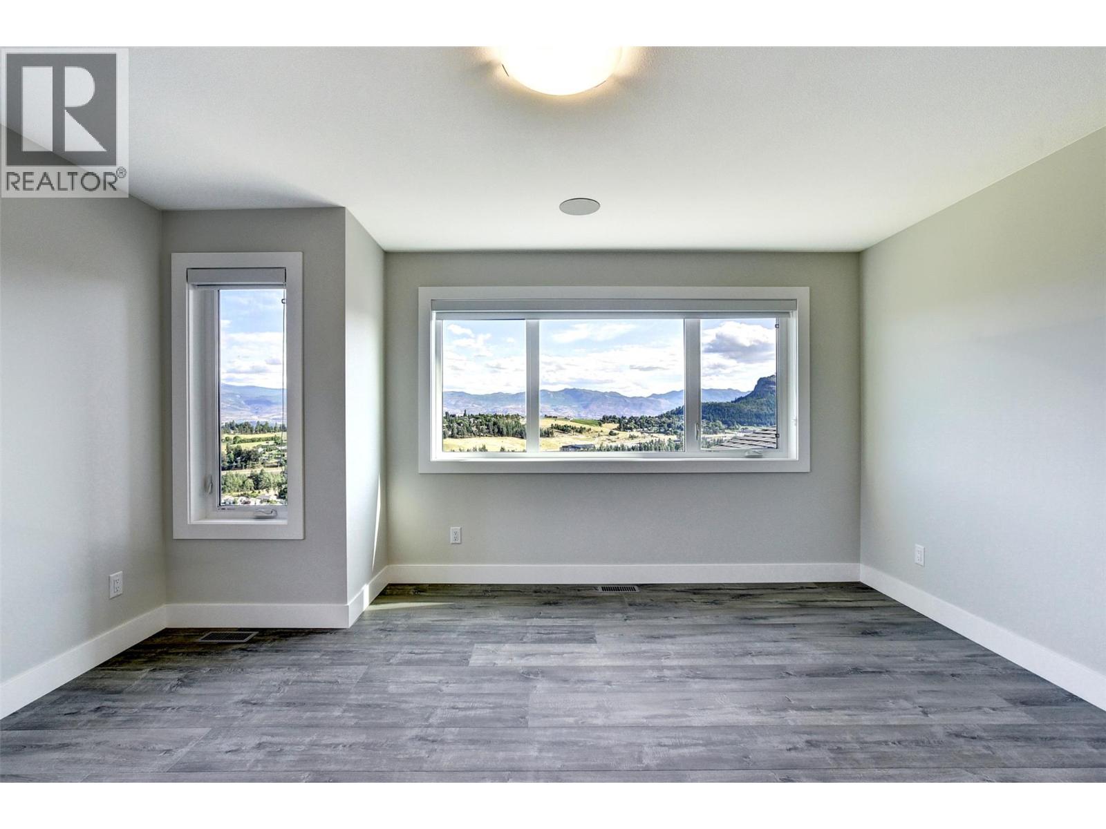 1051 Aurora Heights - 31