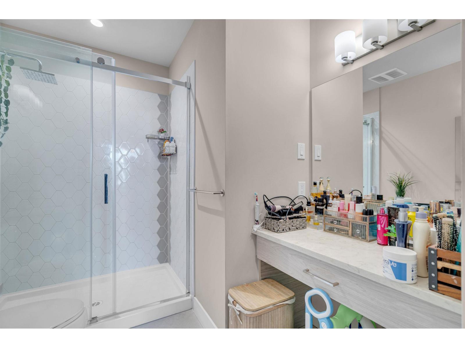 219 2120 GLADWIN ROAD, Abbotsford