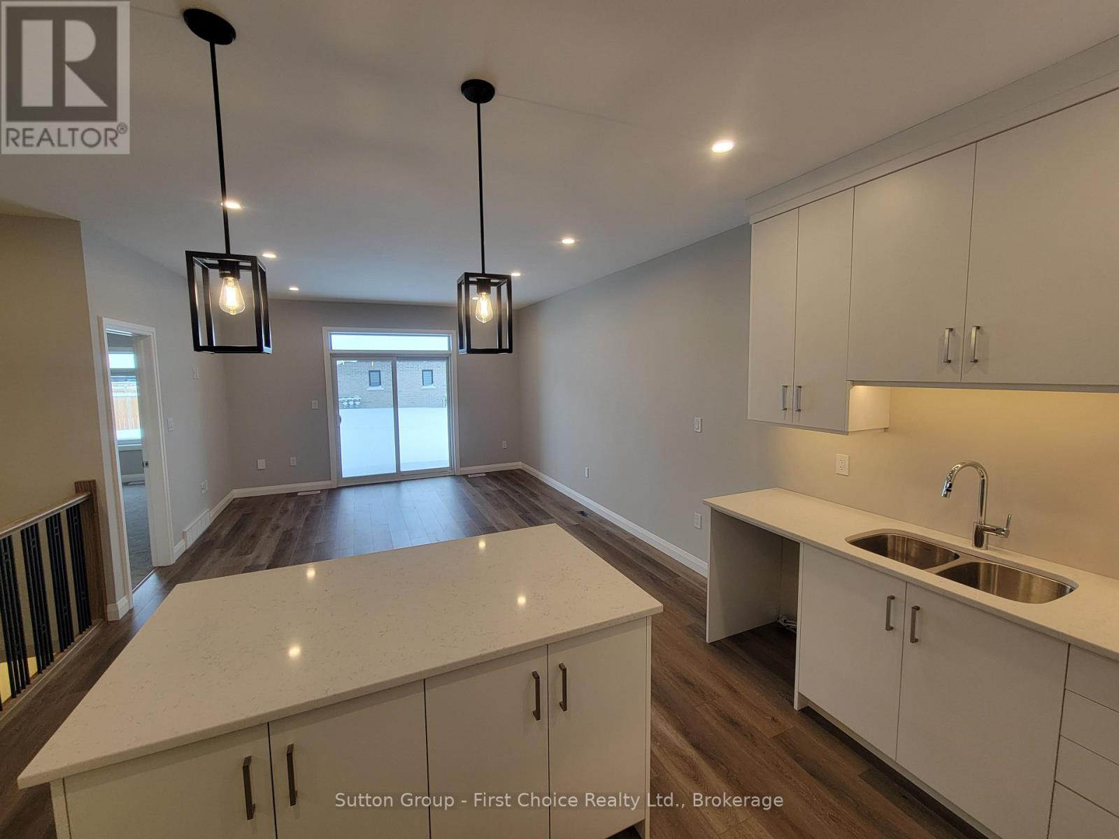 119 ROWE AVENUE - 4