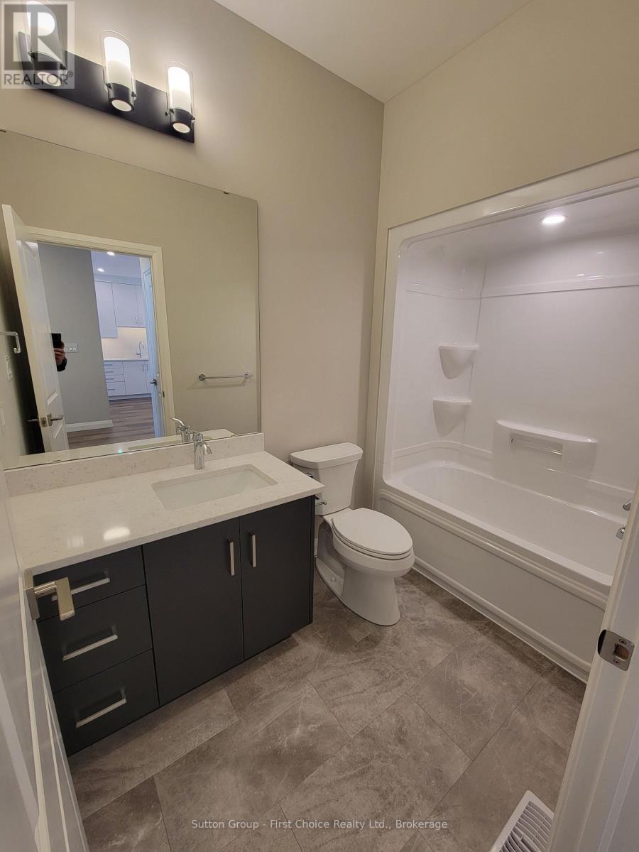 119 ROWE AVENUE - 12