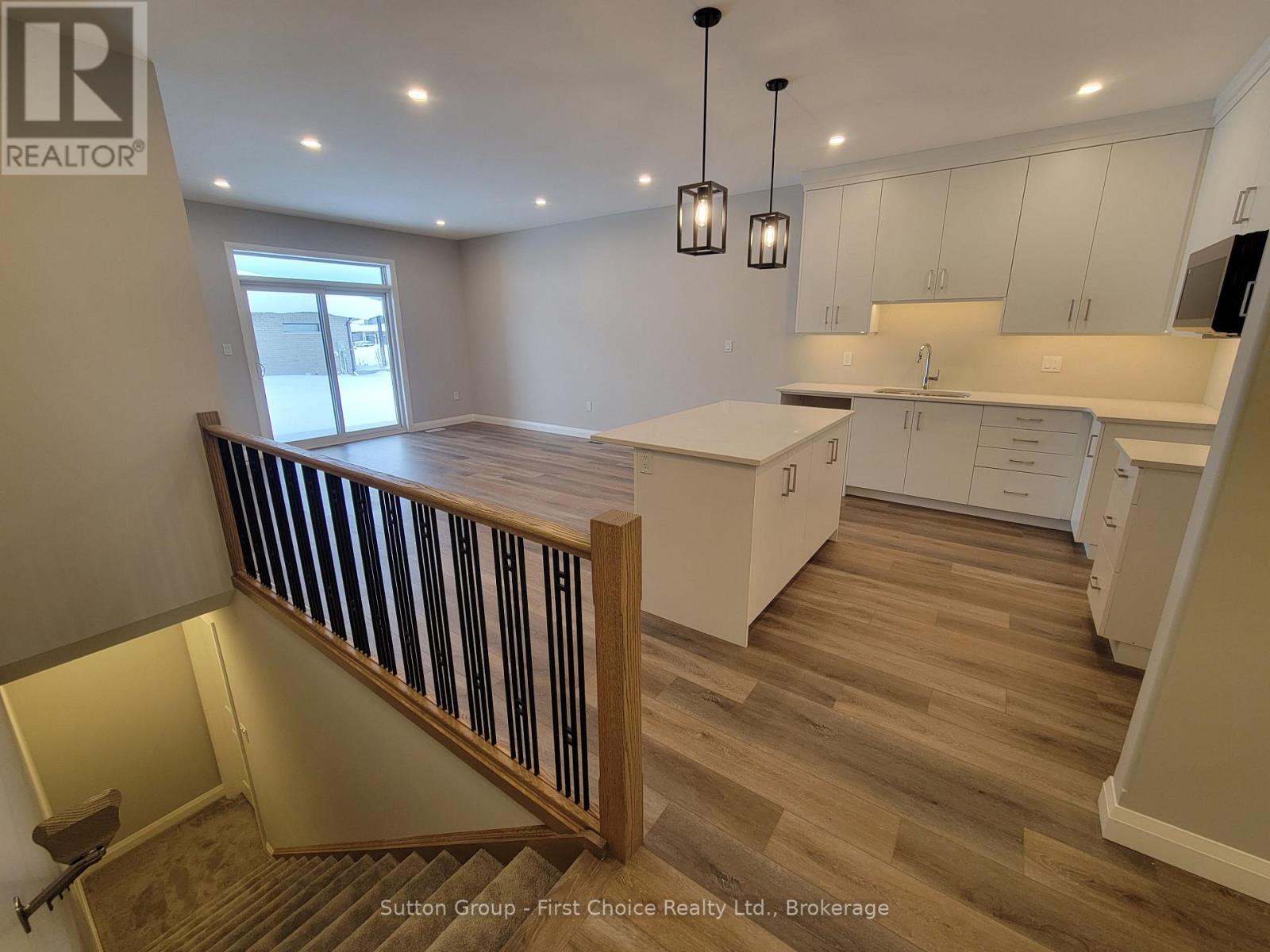 119 ROWE AVENUE - 3