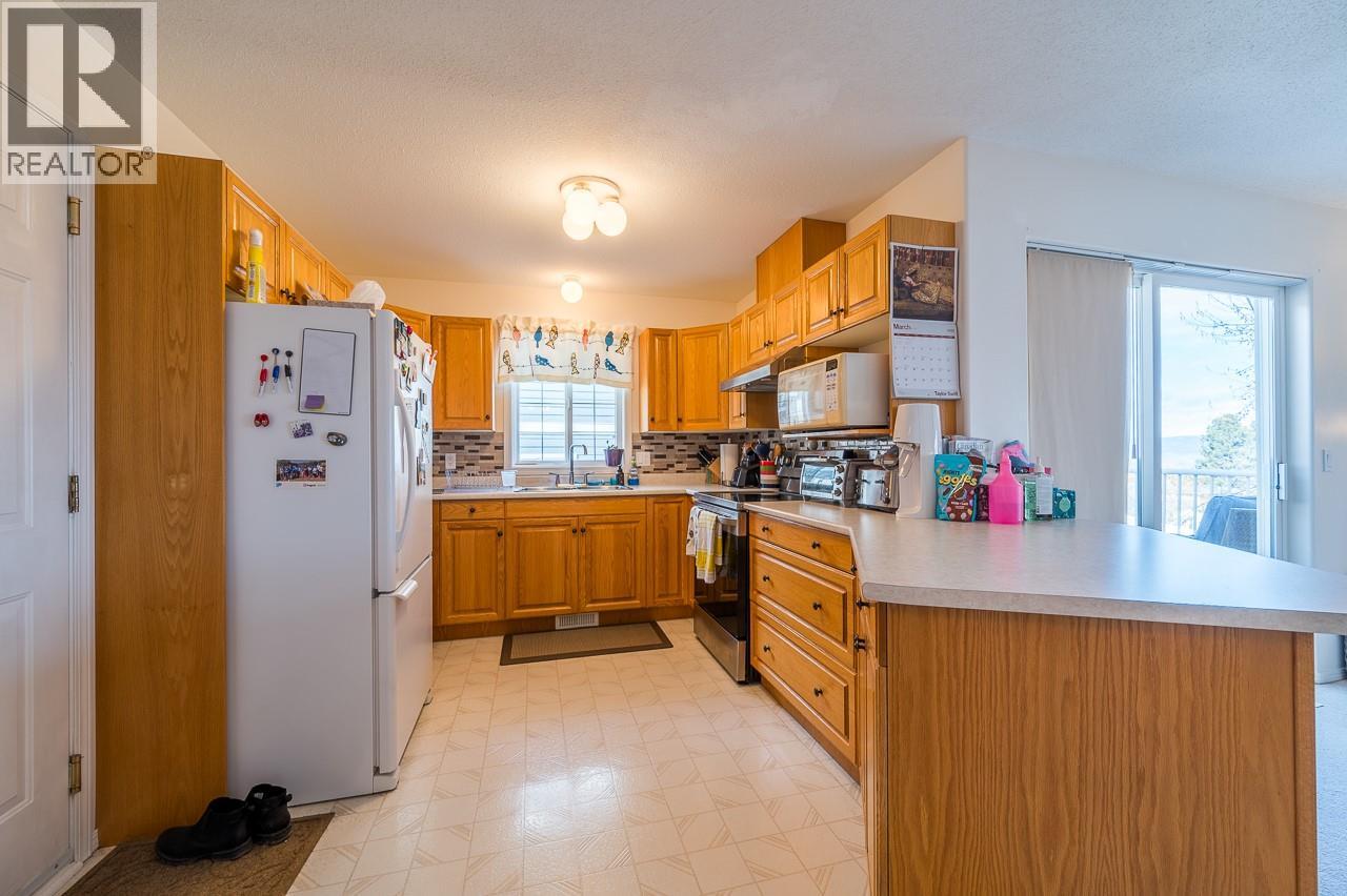 #4 726 DUNROBIN DRIVE - 6