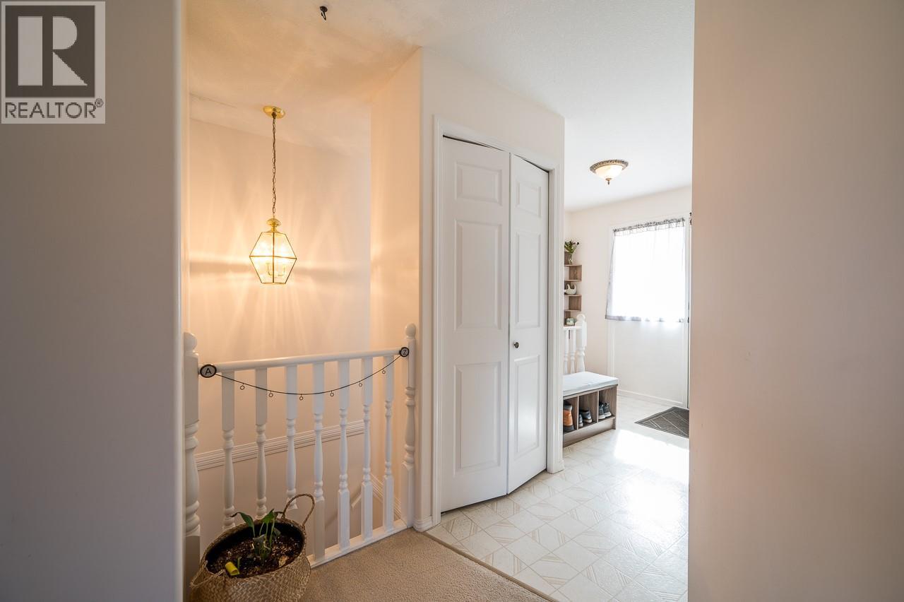 #4 726 DUNROBIN DRIVE - 8