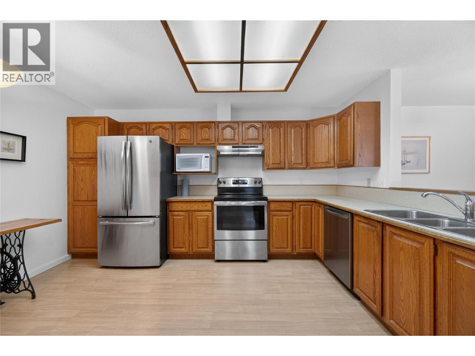 8 111 Harbourfront Drive Northwest, Salmon Arm