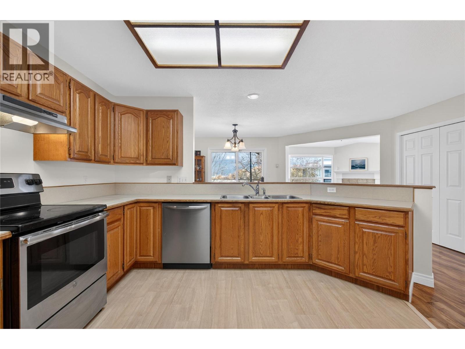 8 111 Harbourfront Drive Northwest, Salmon Arm