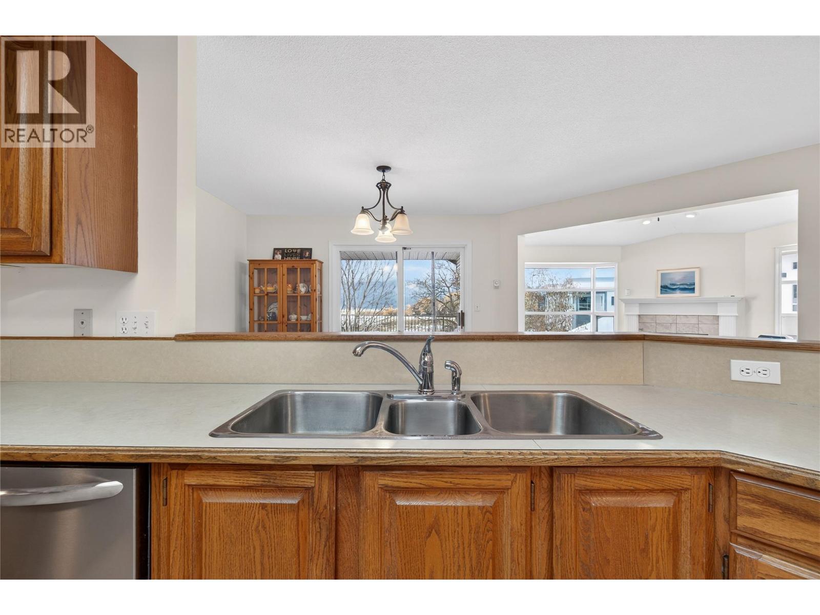 8 111 Harbourfront Drive Northwest, Salmon Arm