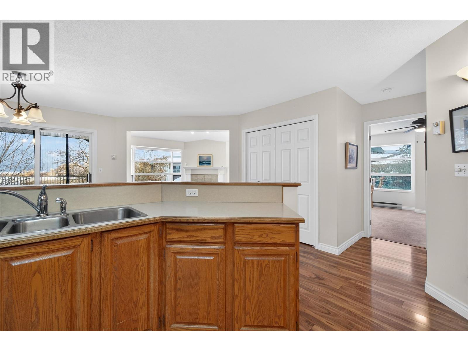 8 111 Harbourfront Drive Northwest, Salmon Arm