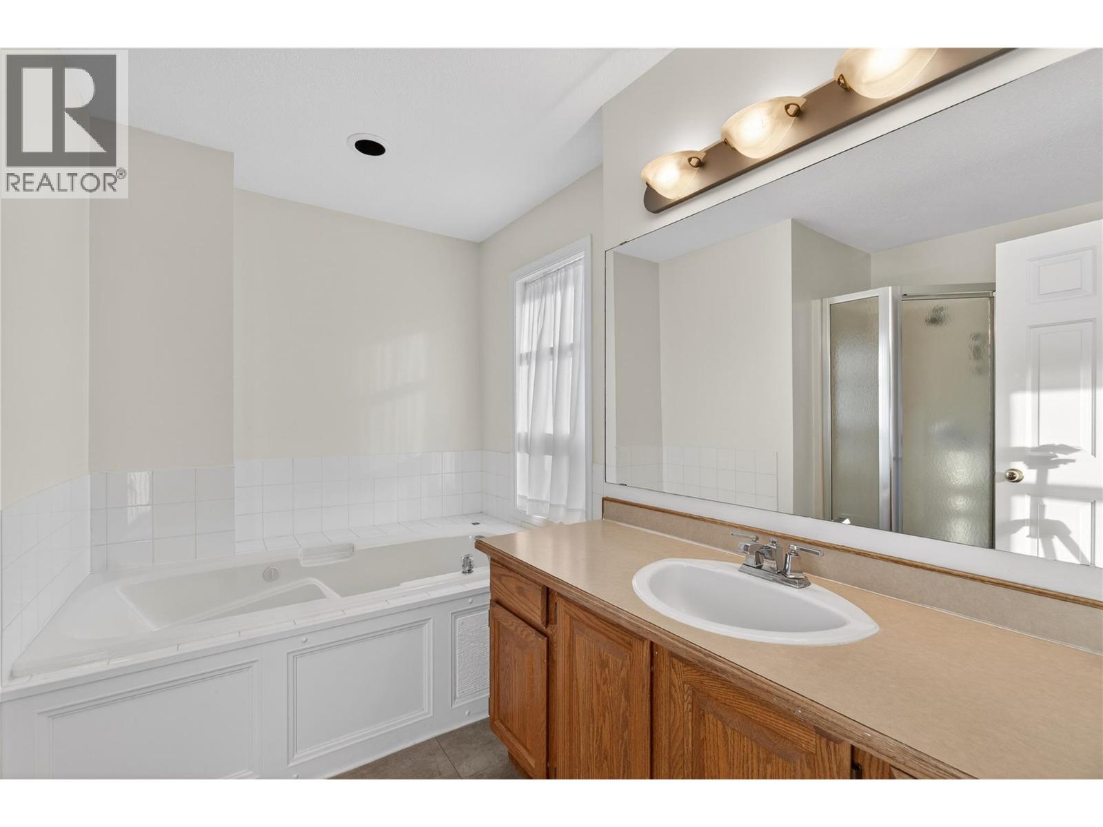 8 111 Harbourfront Drive Northwest, Salmon Arm