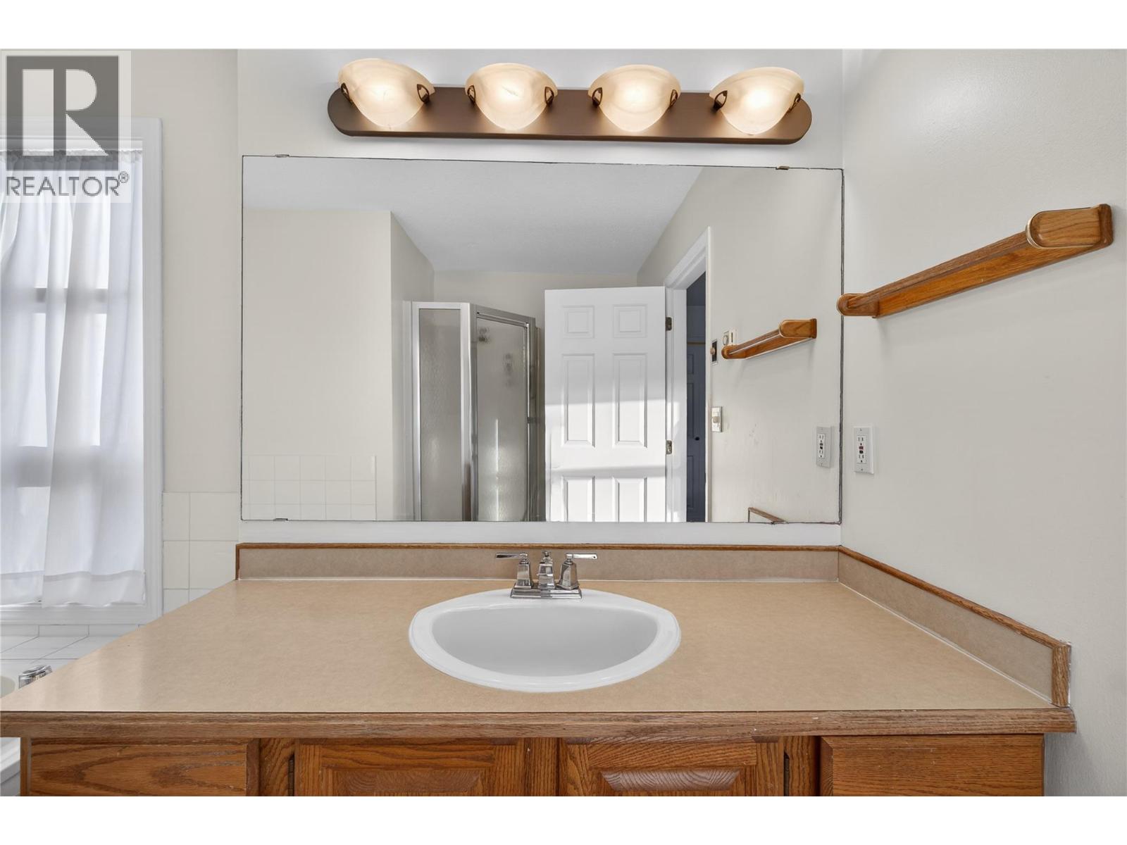 8 111 Harbourfront Drive Northwest, Salmon Arm