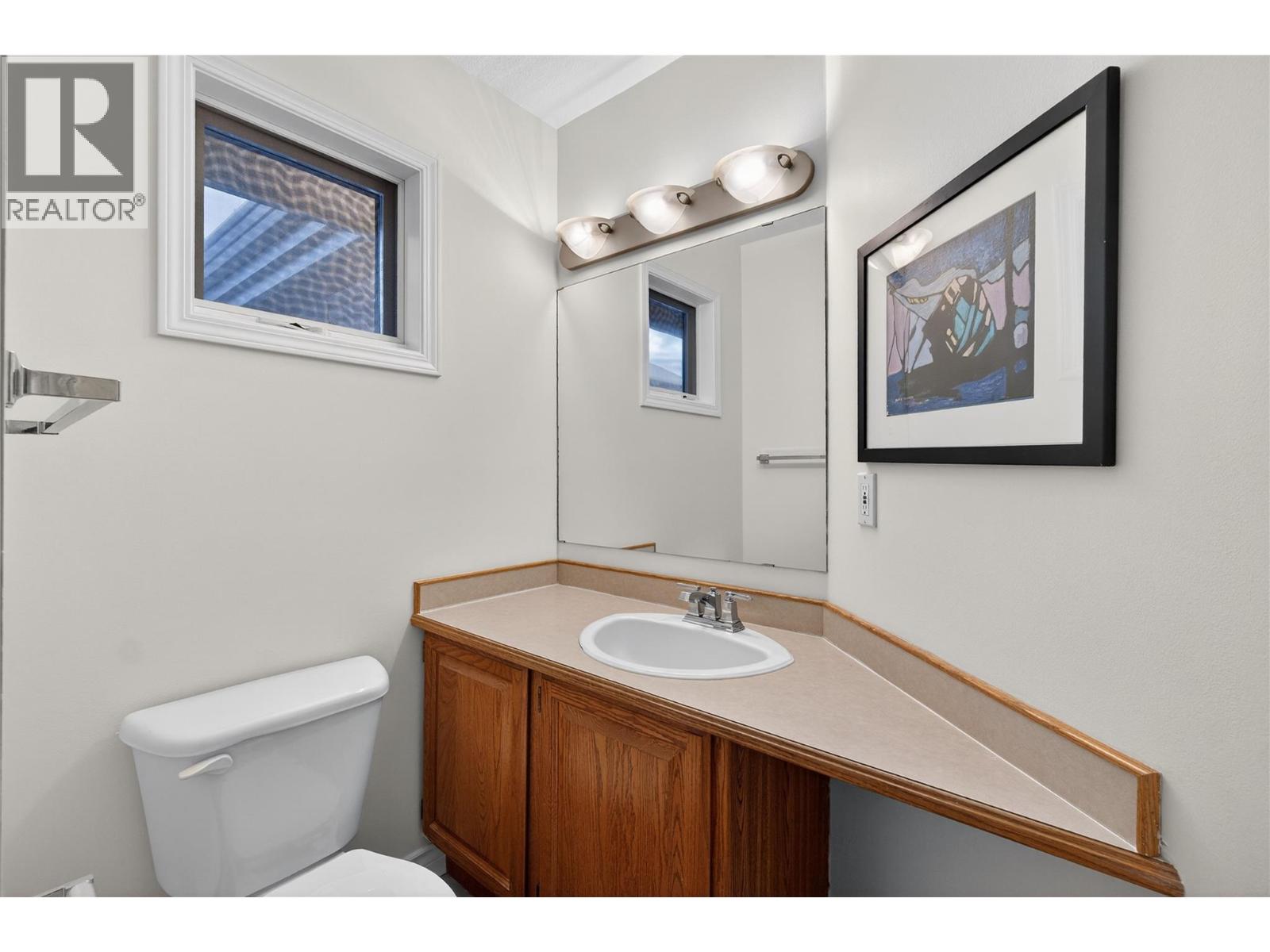 8 111 Harbourfront Drive Northwest, Salmon Arm