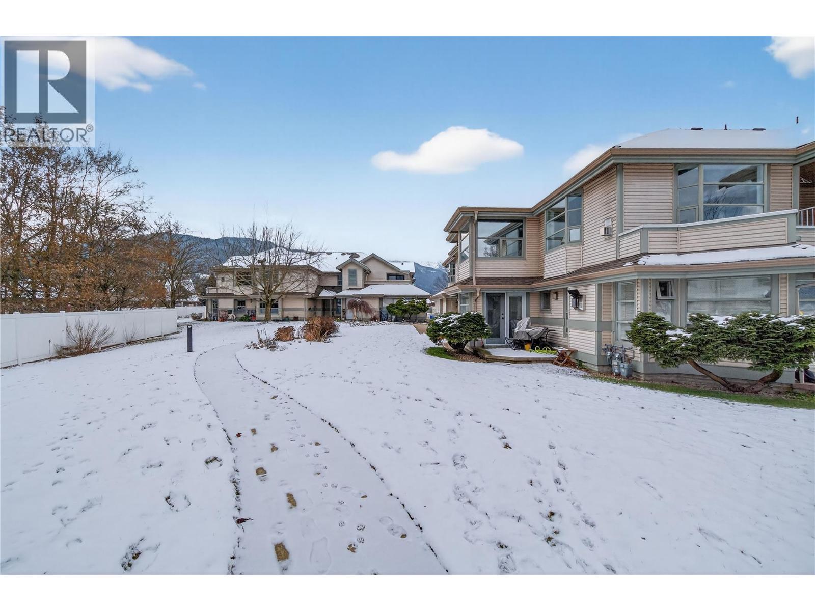 8 111 Harbourfront Drive Northwest, Salmon Arm