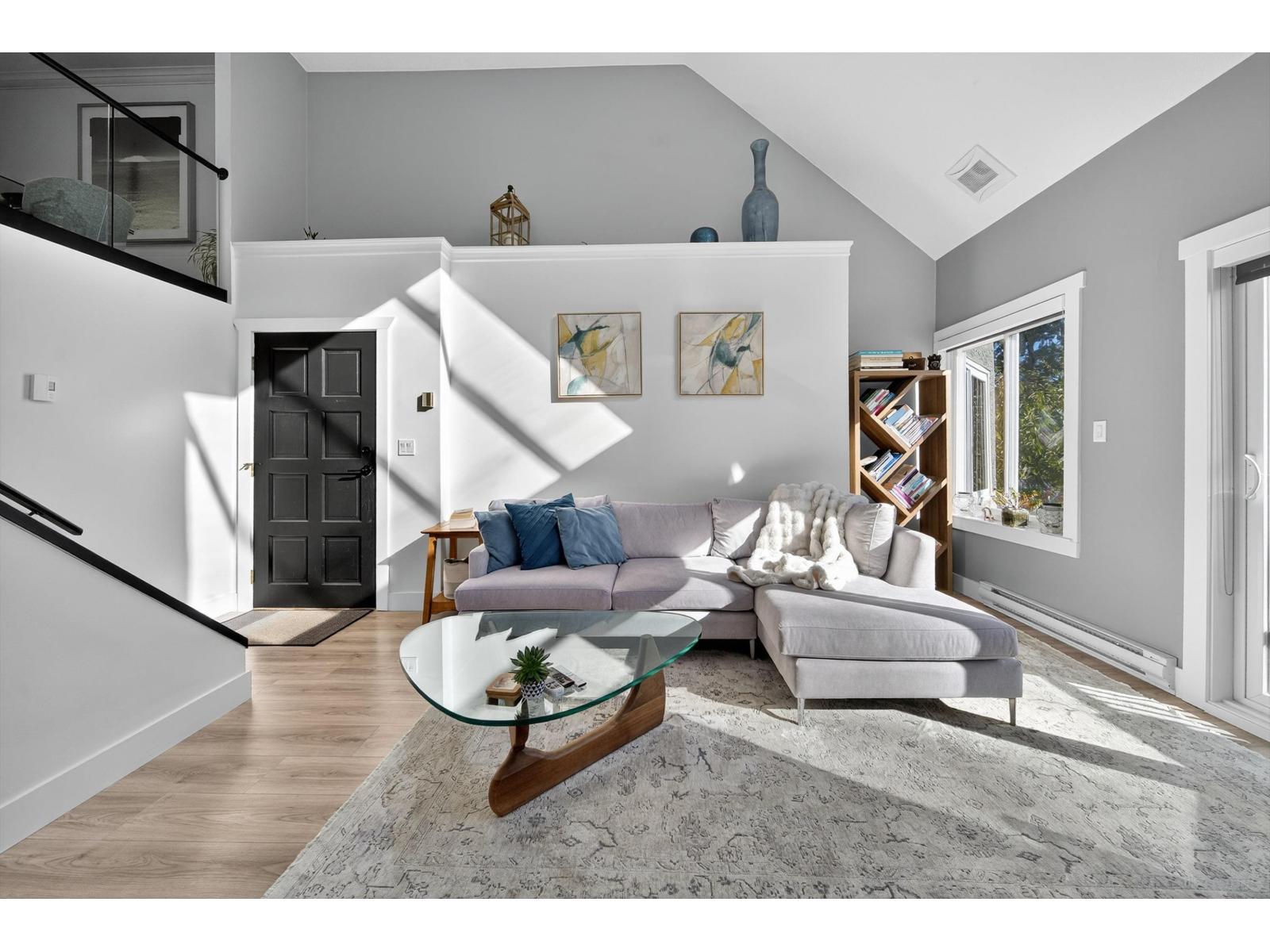 11 15971 MARINE DRIVE, White Rock