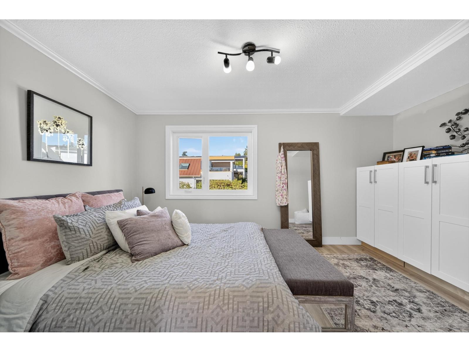 11 15971 MARINE DRIVE, White Rock