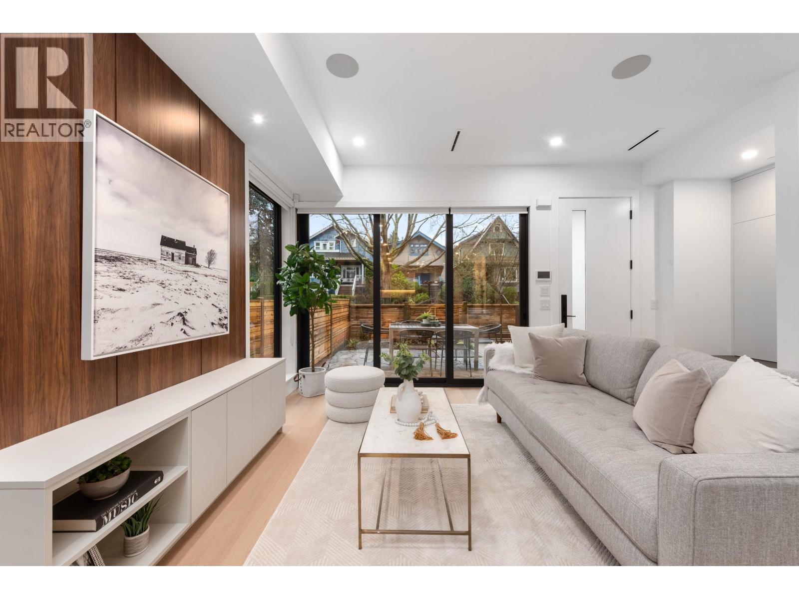 1 275 W 17TH AVENUE, Vancouver