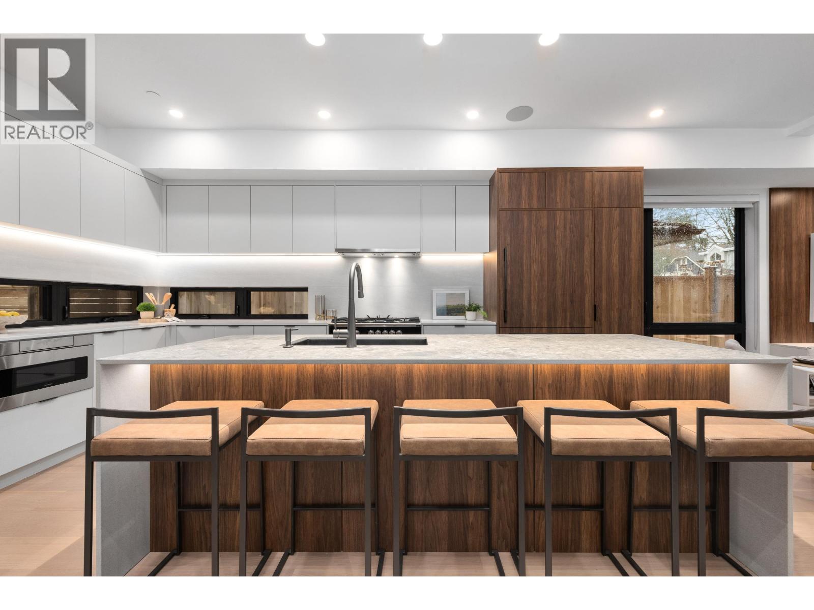 1 275 W 17TH AVENUE, Vancouver