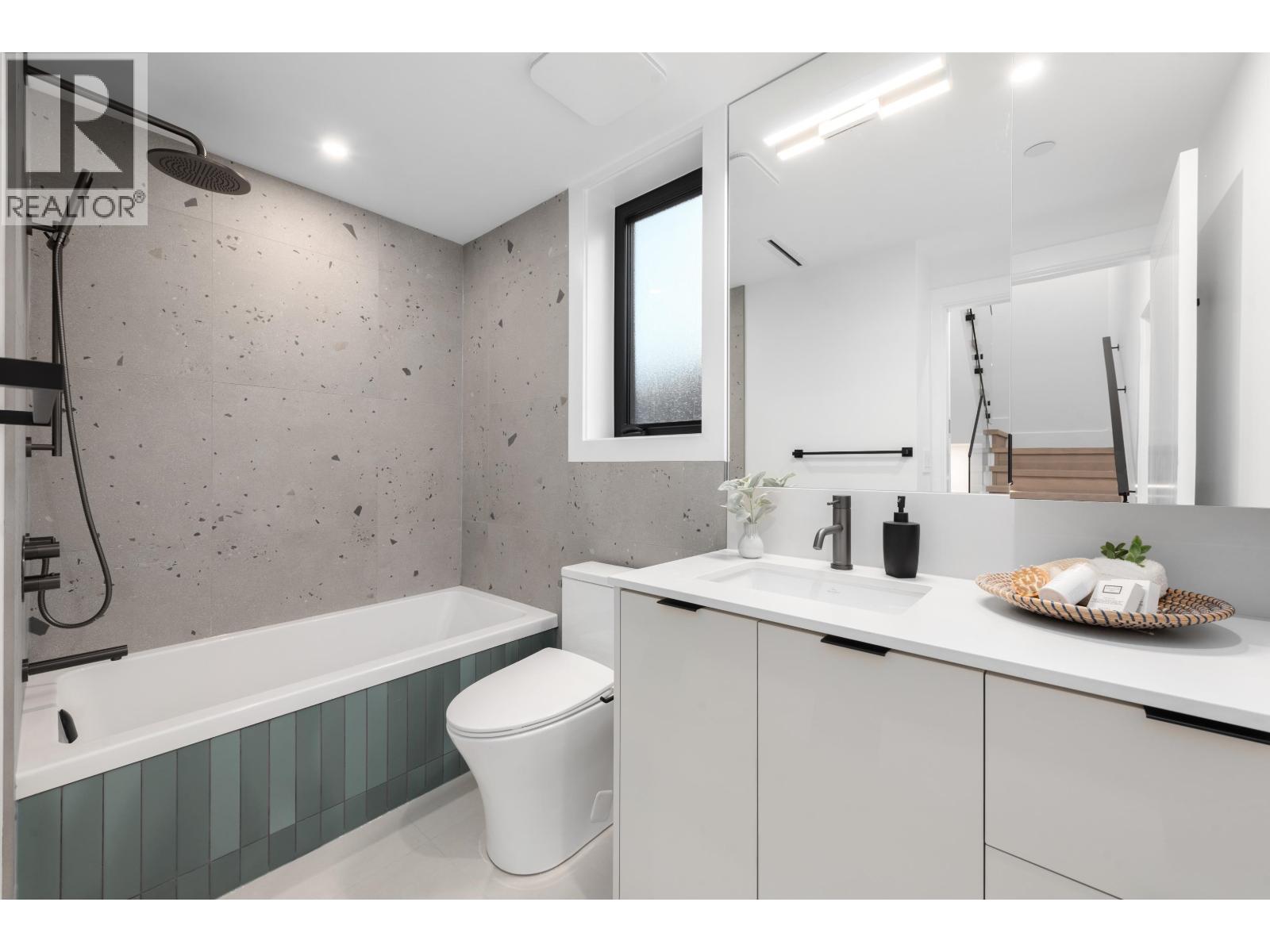 1 275 W 17TH AVENUE, Vancouver