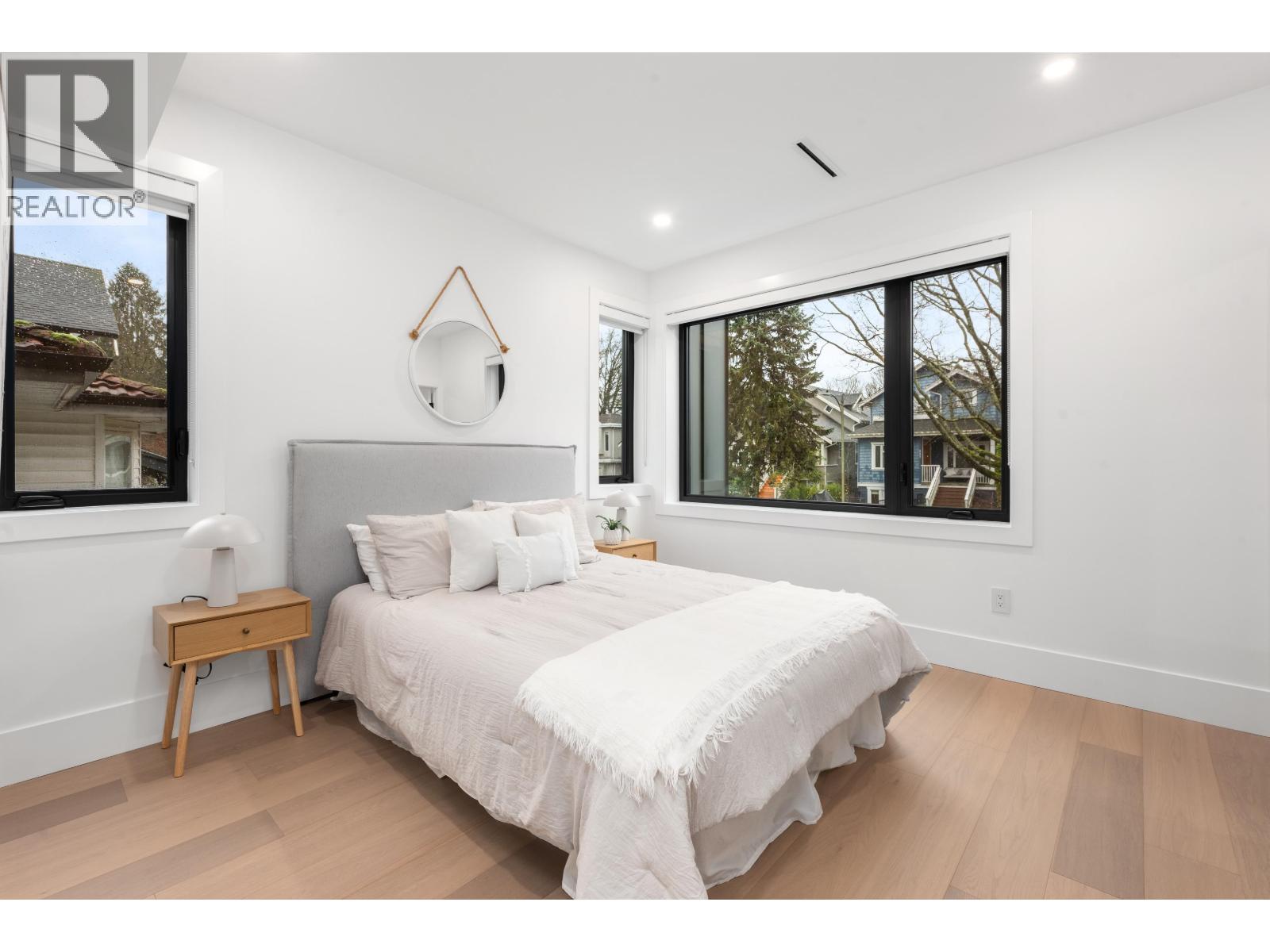 1 275 W 17TH AVENUE, Vancouver