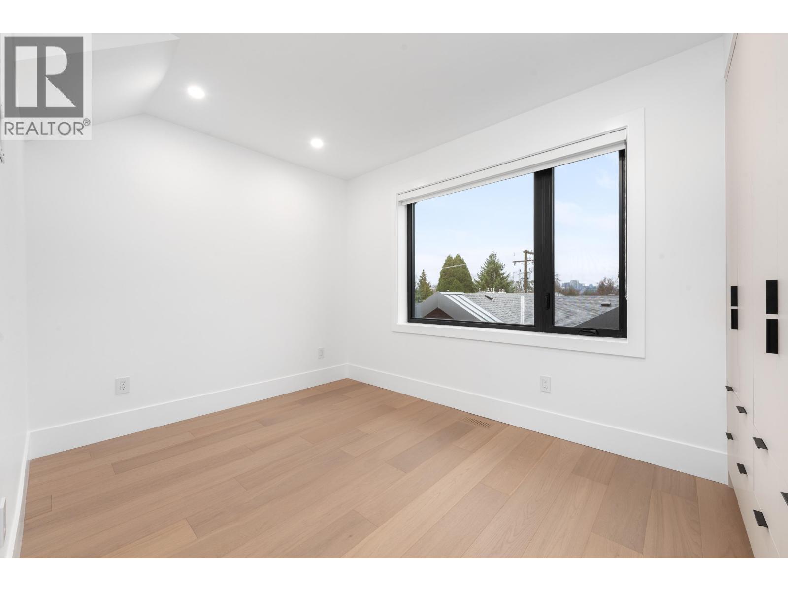 1 275 W 17TH AVENUE, Vancouver