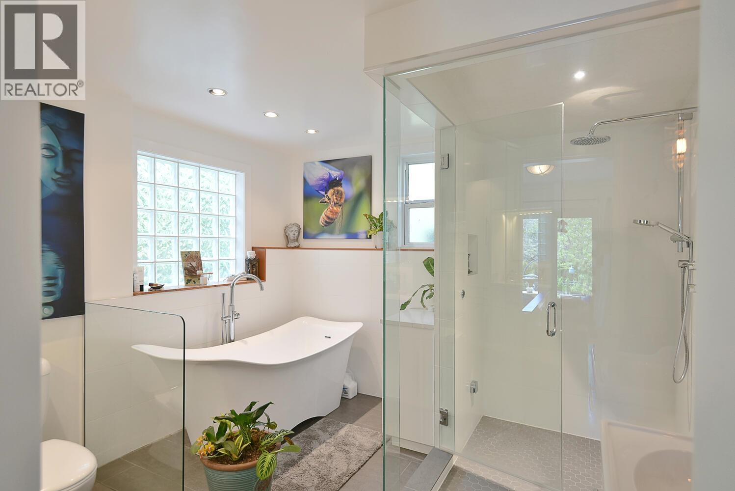 2855 LACEY PLACE, Roberts Creek