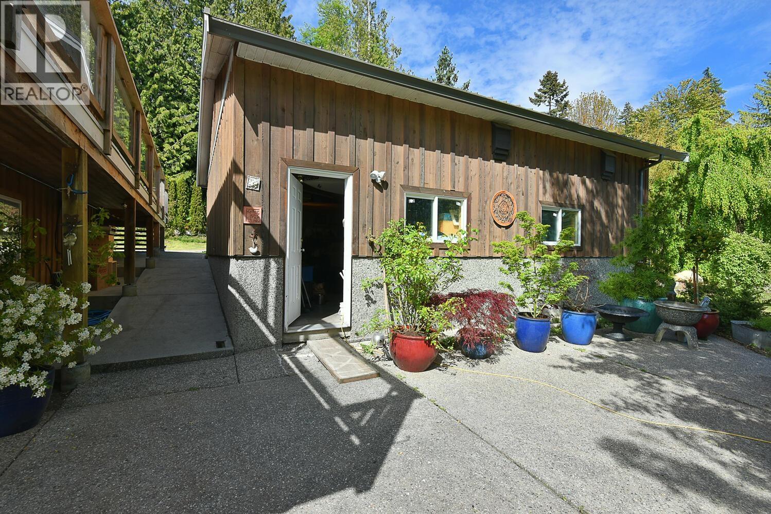 2855 LACEY PLACE, Roberts Creek